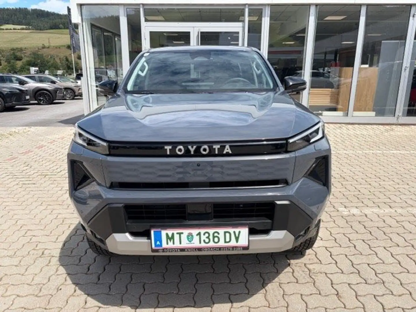 Toyota Hilux Double Cab BEV Executive Grau - 2