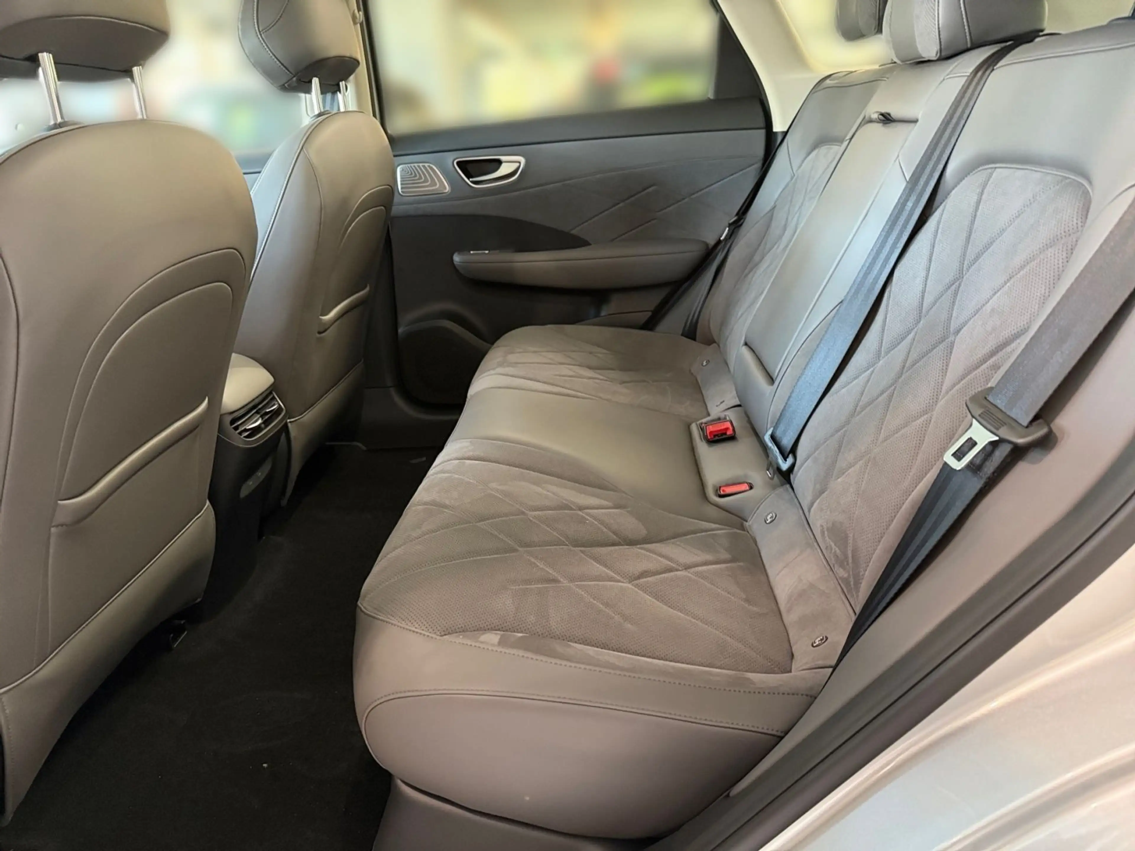 MG MGS6 EV Luxury — photo 11