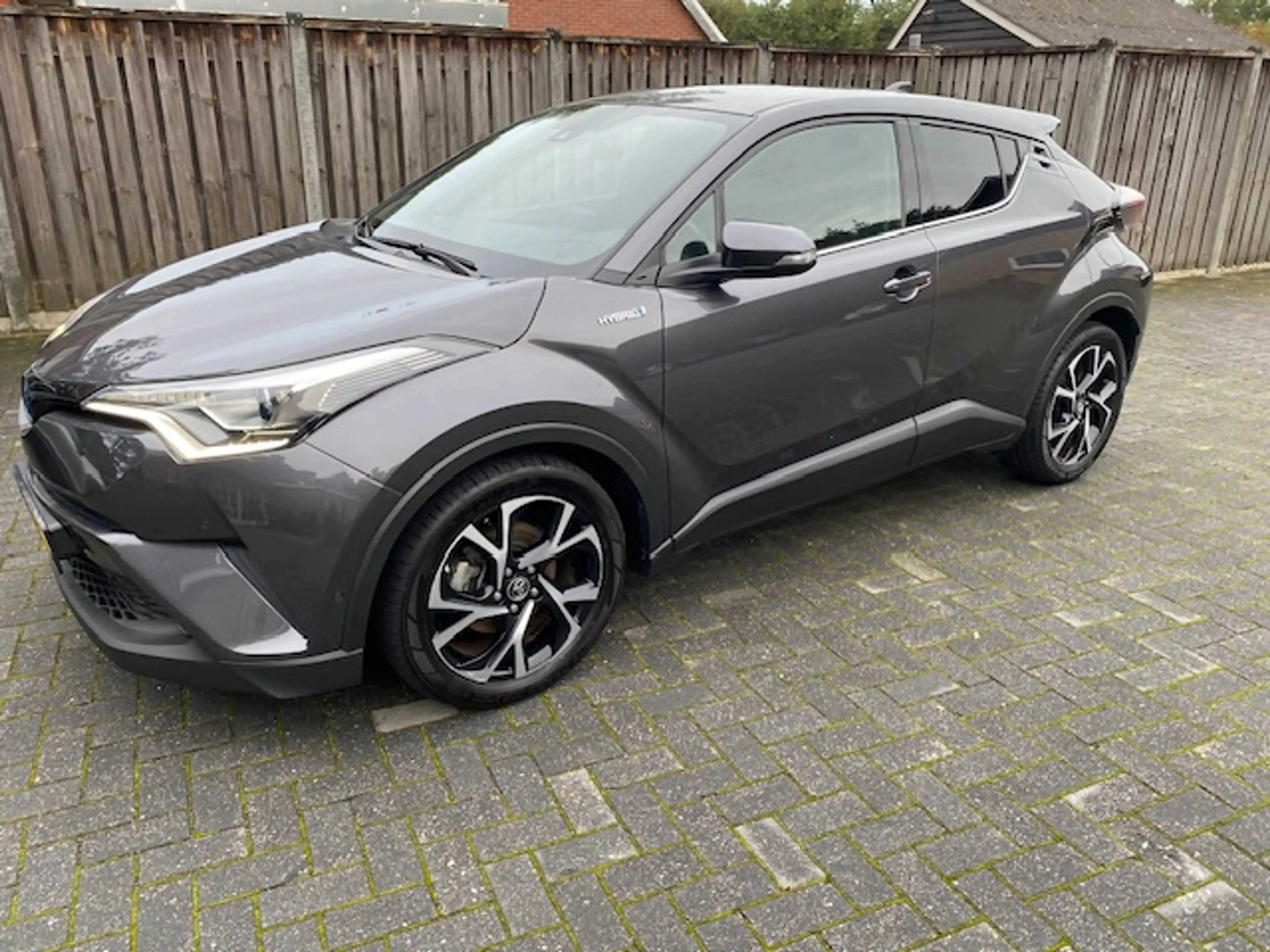 Toyota C-HR 1.8 Hyb. Style Ult. PARKASSIST APPLECAR JBL NAVI STOEL/STUURVERWARMING NL-AUTO — photo 2