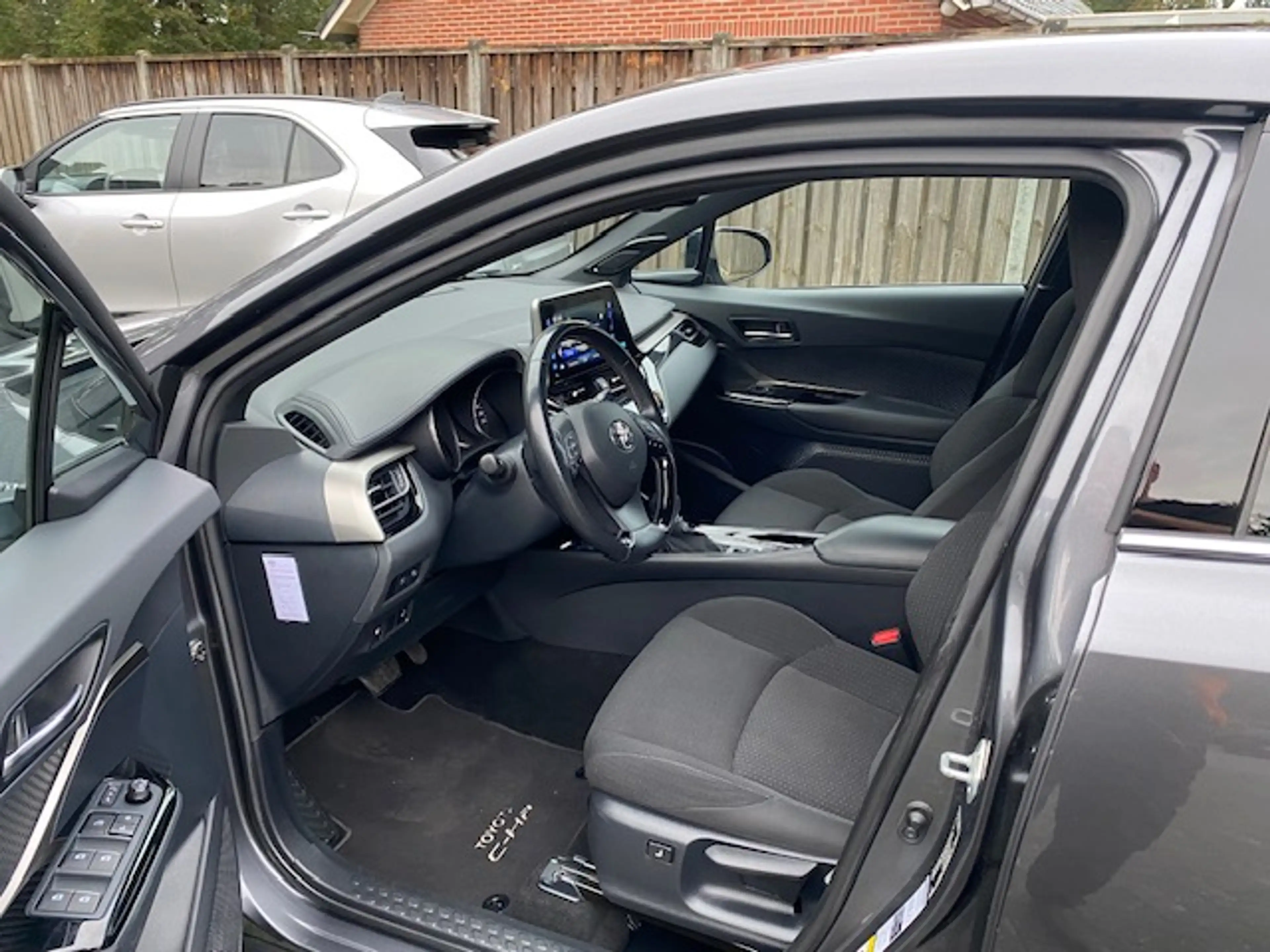 Toyota C-HR 1.8 Hyb. Style Ult. PARKASSIST APPLECAR JBL NAVI STOEL/STUURVERWARMING NL-AUTO — photo 11