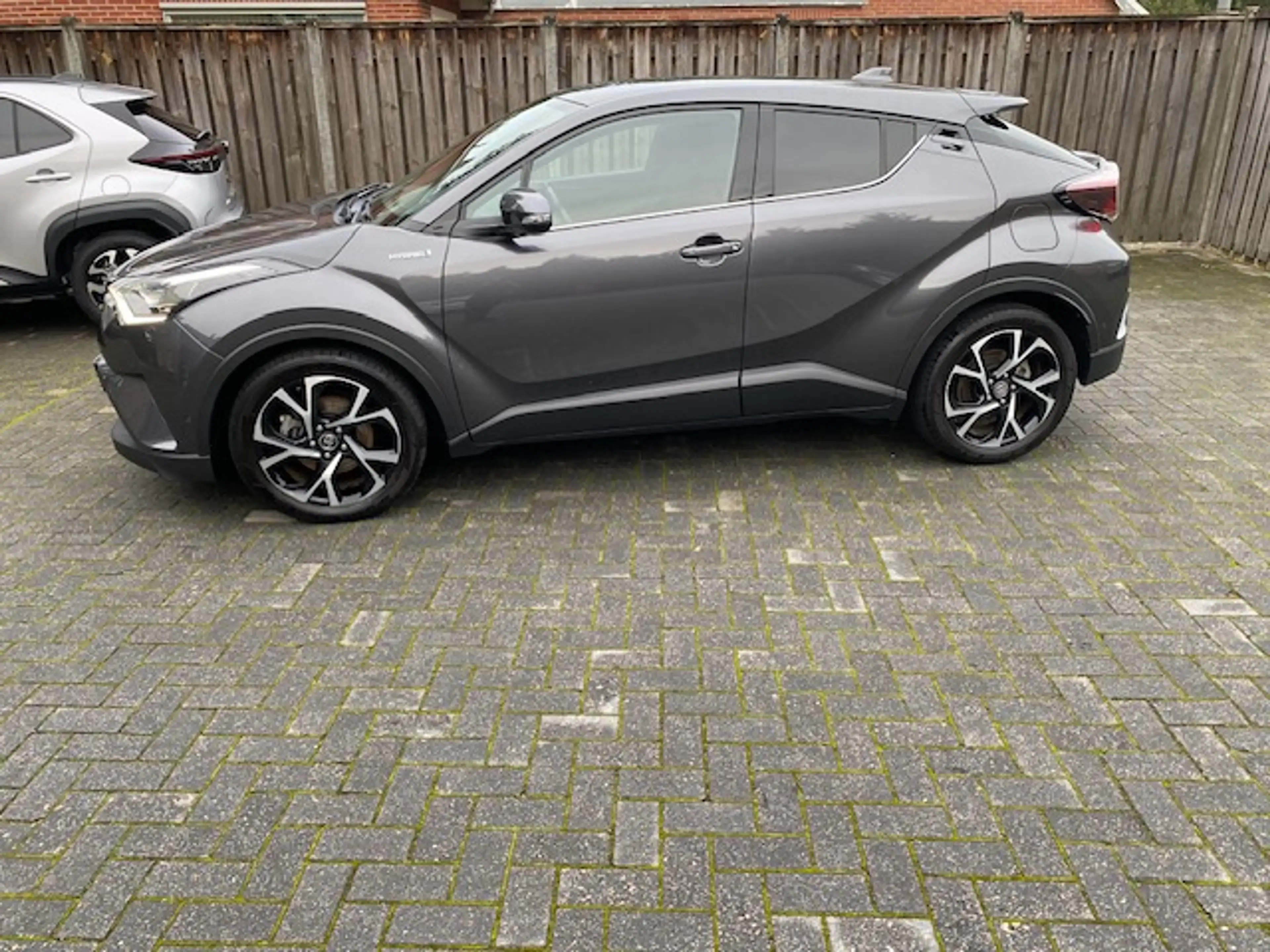 Toyota C-HR 1.8 Hyb. Style Ult. PARKASSIST APPLECAR JBL NAVI STOEL/STUURVERWARMING NL-AUTO — photo 3
