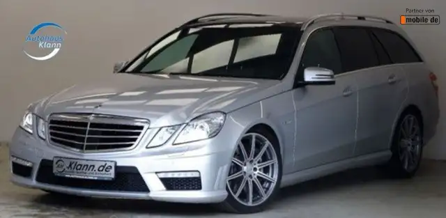 Mercedes-Benz E-Class view 3