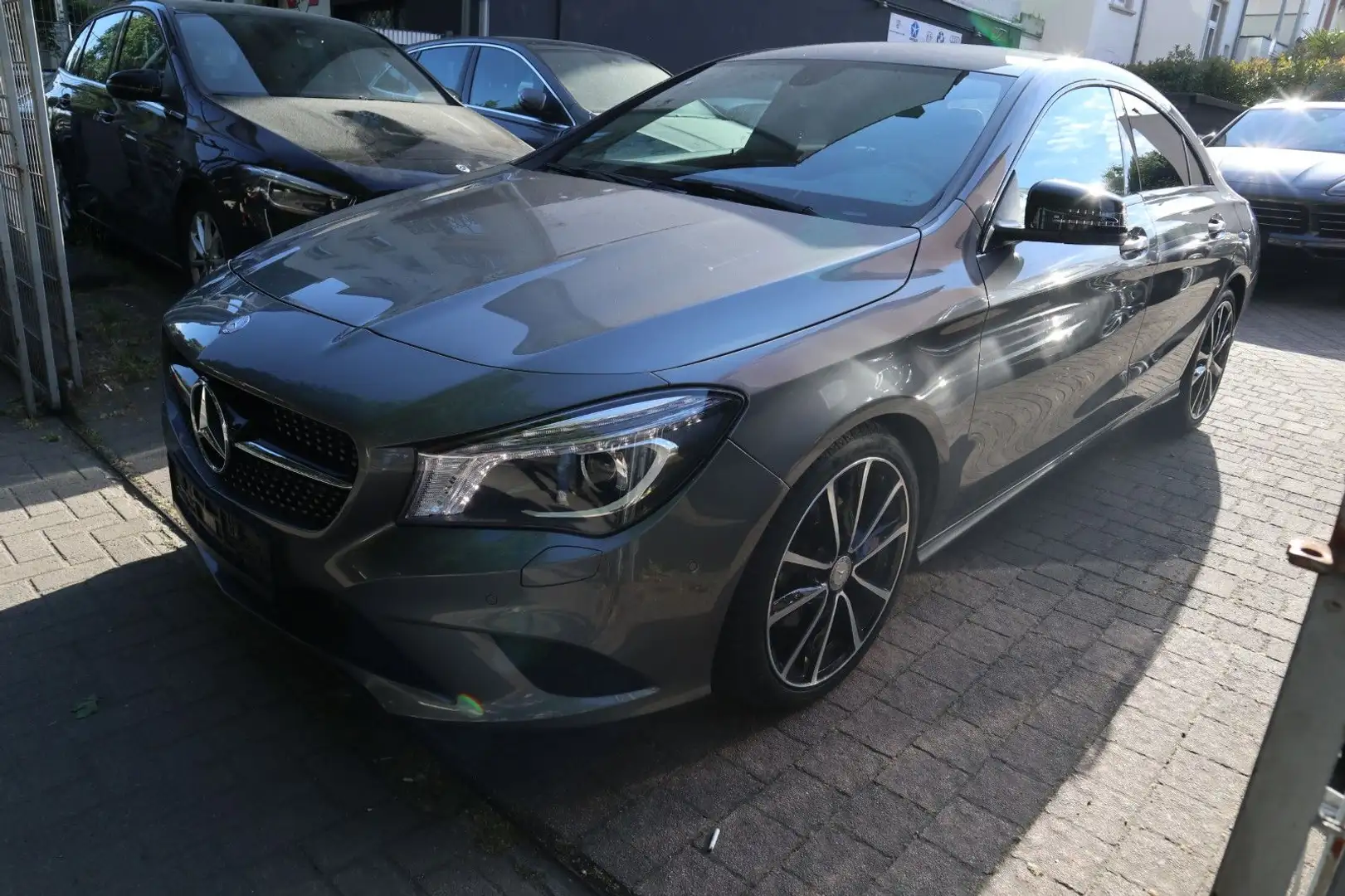 Mercedes-Benz CLA 220 CDI * 1.Hand Scheckheft Xenon Navi Leder Gris - 1