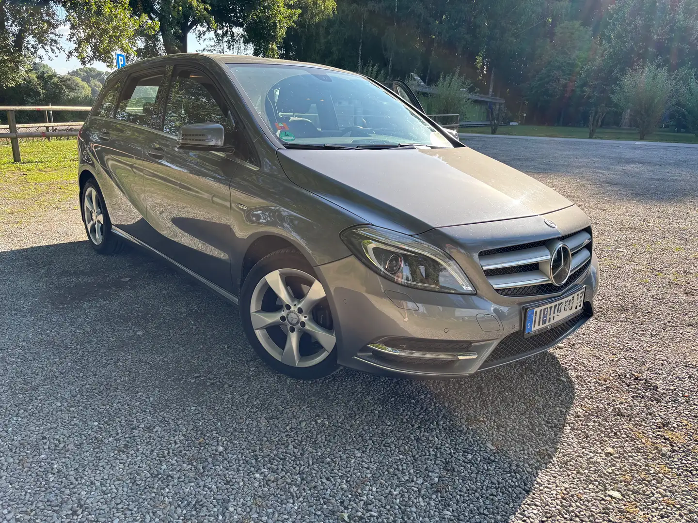 Mercedes-Benz B 200 B 200 (BlueEFFICIENCY) 7G-DCT Silver - 1
