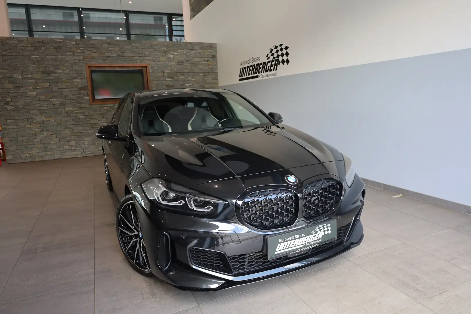 BMW 135 M135i xDrive Edition Color Vision Schwarz - 2