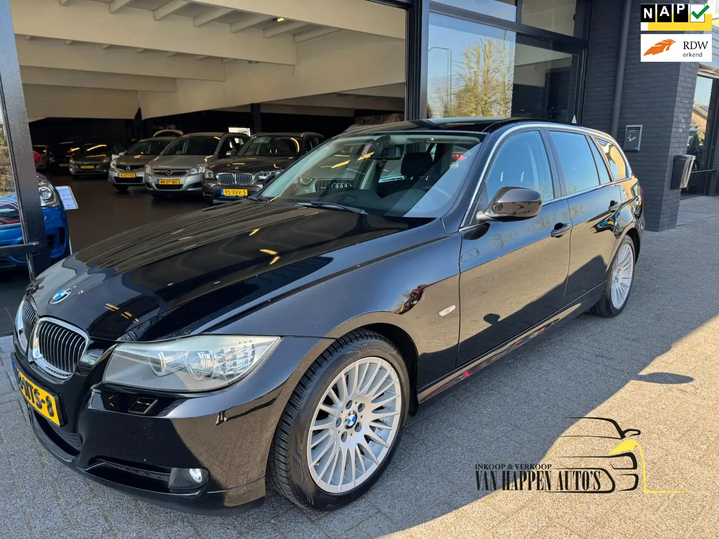 BMW 325 3-serie Touring 325i Business Line / apk 5-2026 Zwart - 1