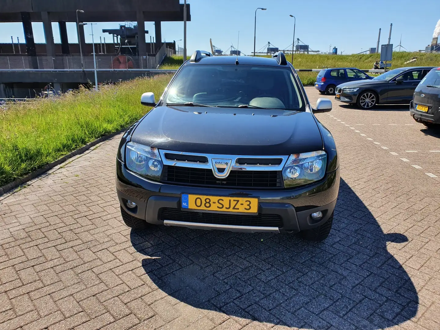 Dacia Duster 1.6 Aniversare  4x4 lpg Zwart - 1