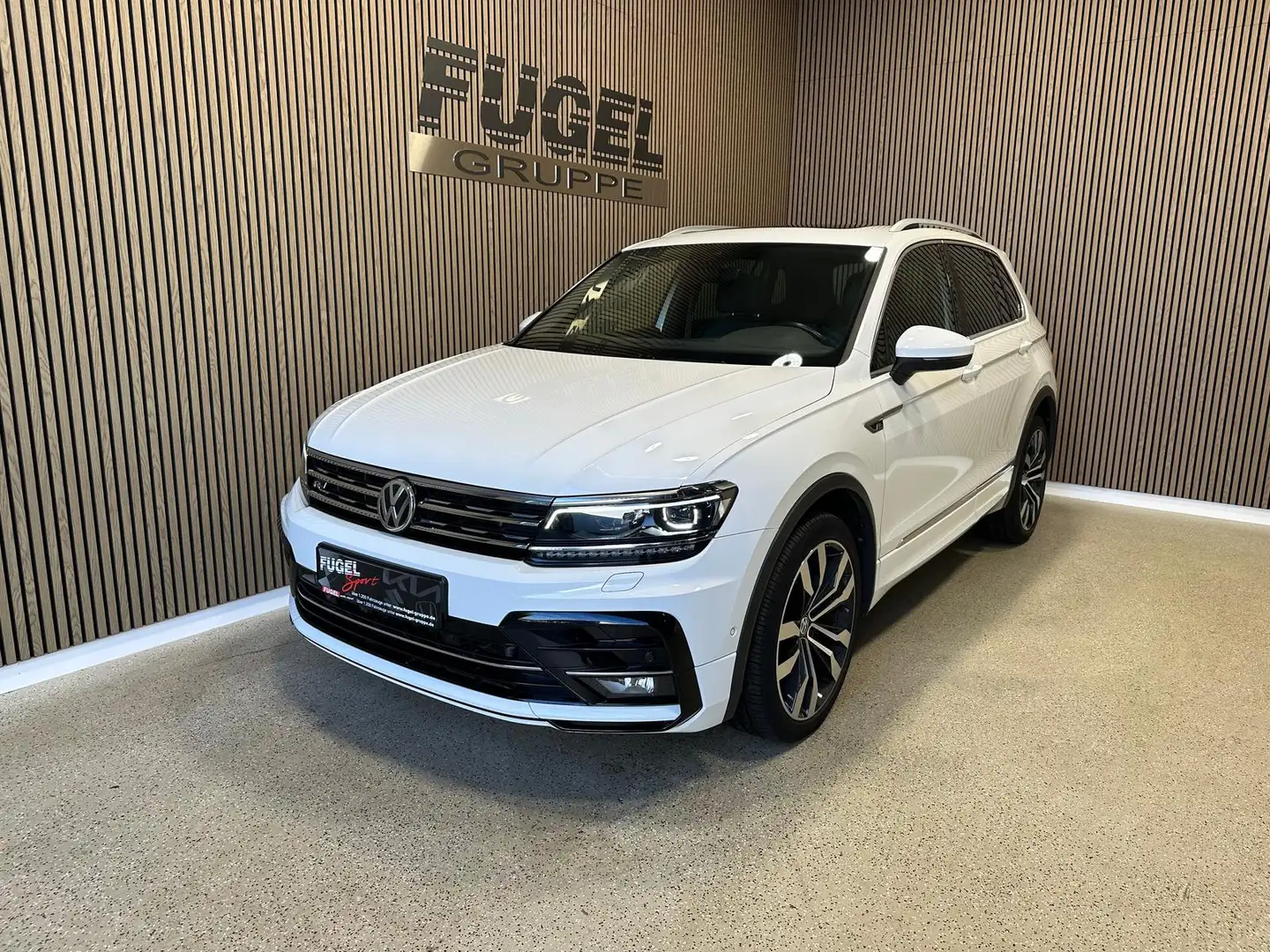 Volkswagen Tiguan 2.0 TDI 4M DSG Highline R-Line Weiß - 2