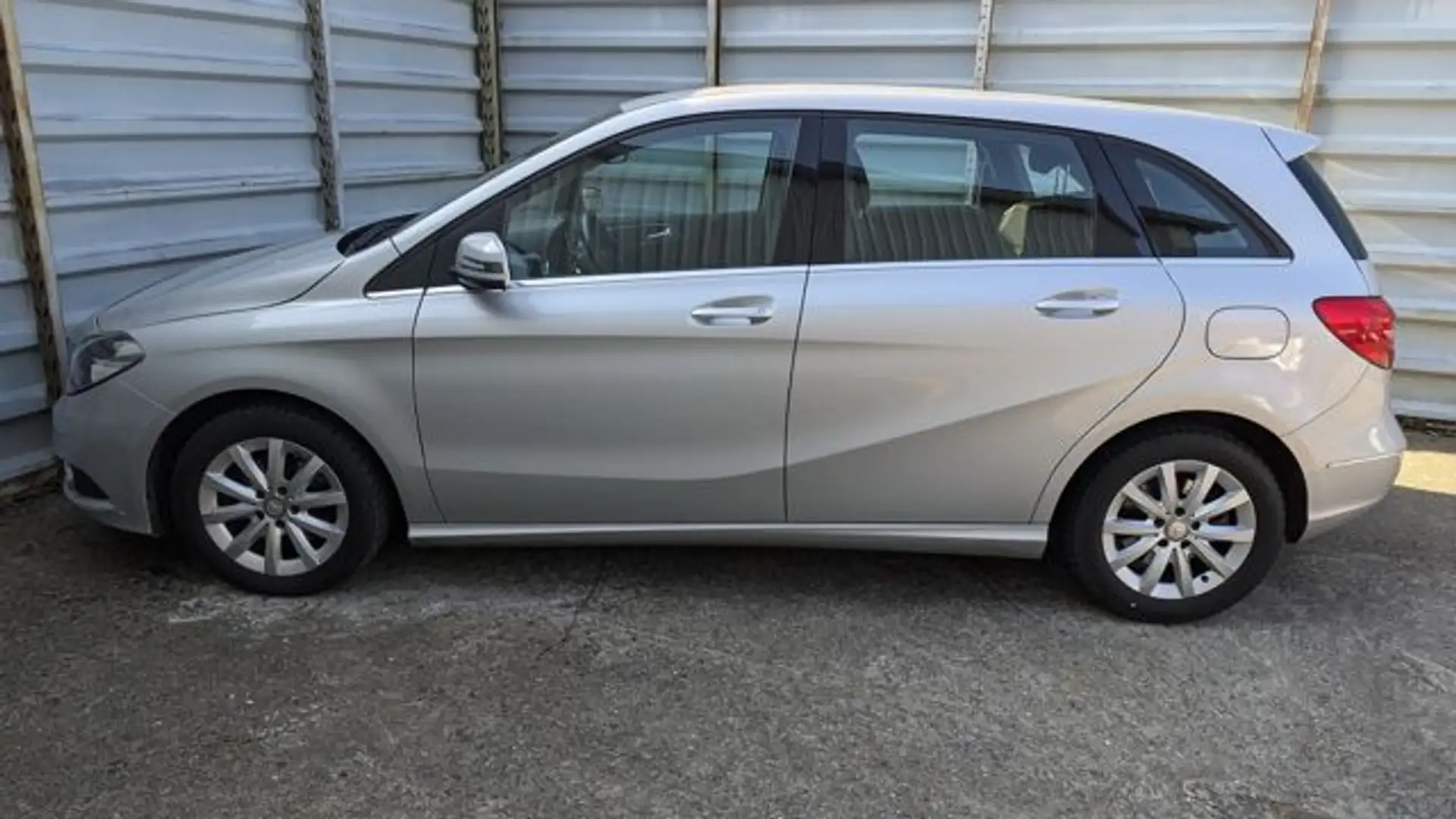 Mercedes-Benz B 220 CDI / d*Automatik*1 Hand*48.259 Km* Silber - 2