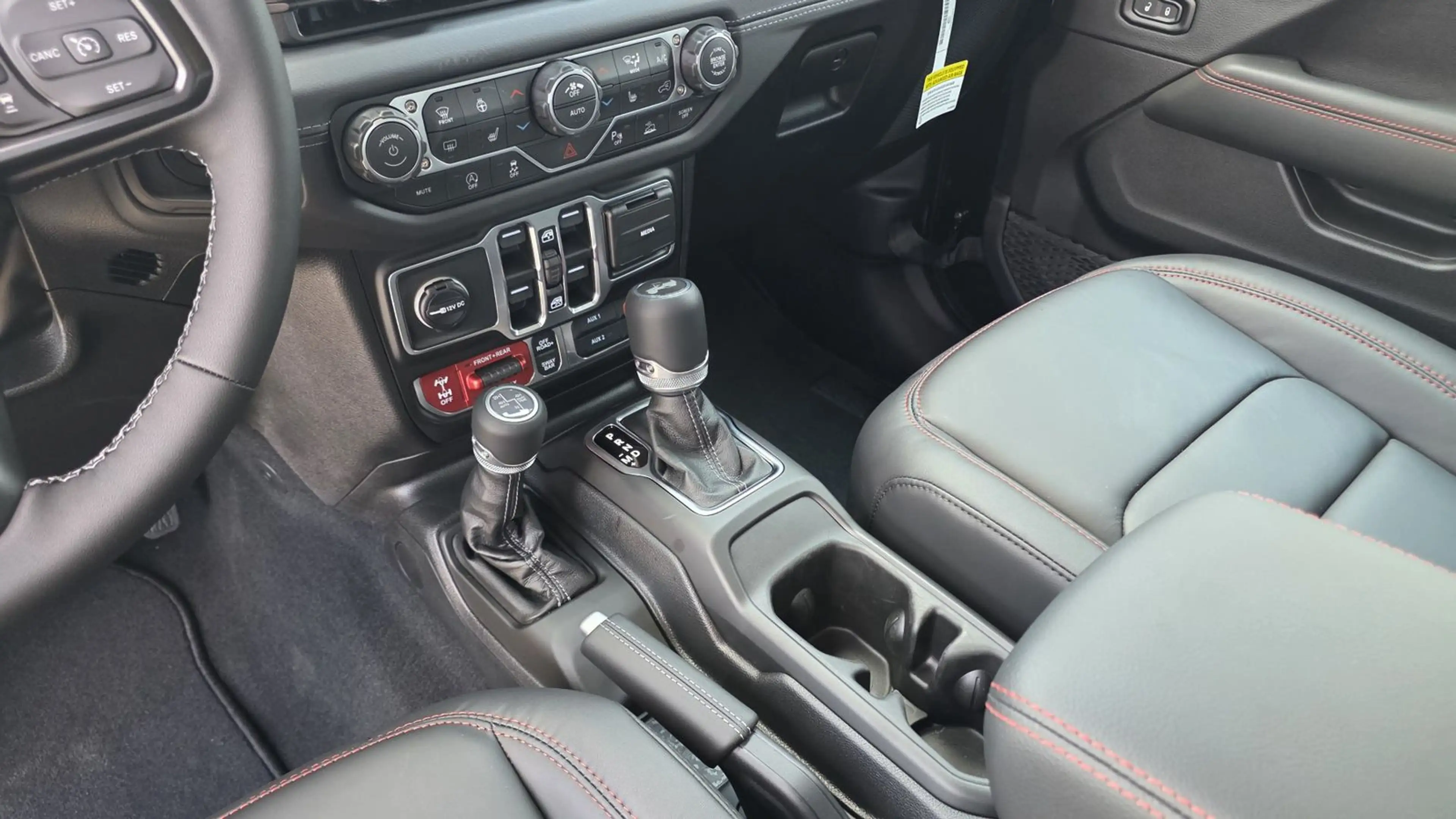 Jeep Wrangler Rubicon X 3,6 V6 - WARN-Winch — photo 10