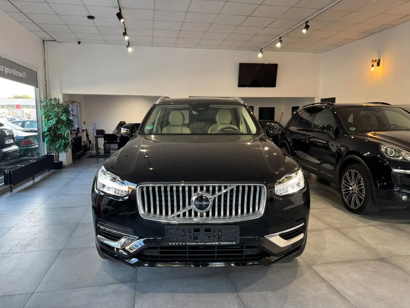 Volvo XC90 XC90 Core Recharge Plug-In Hybrid AWD Schwarz - 1