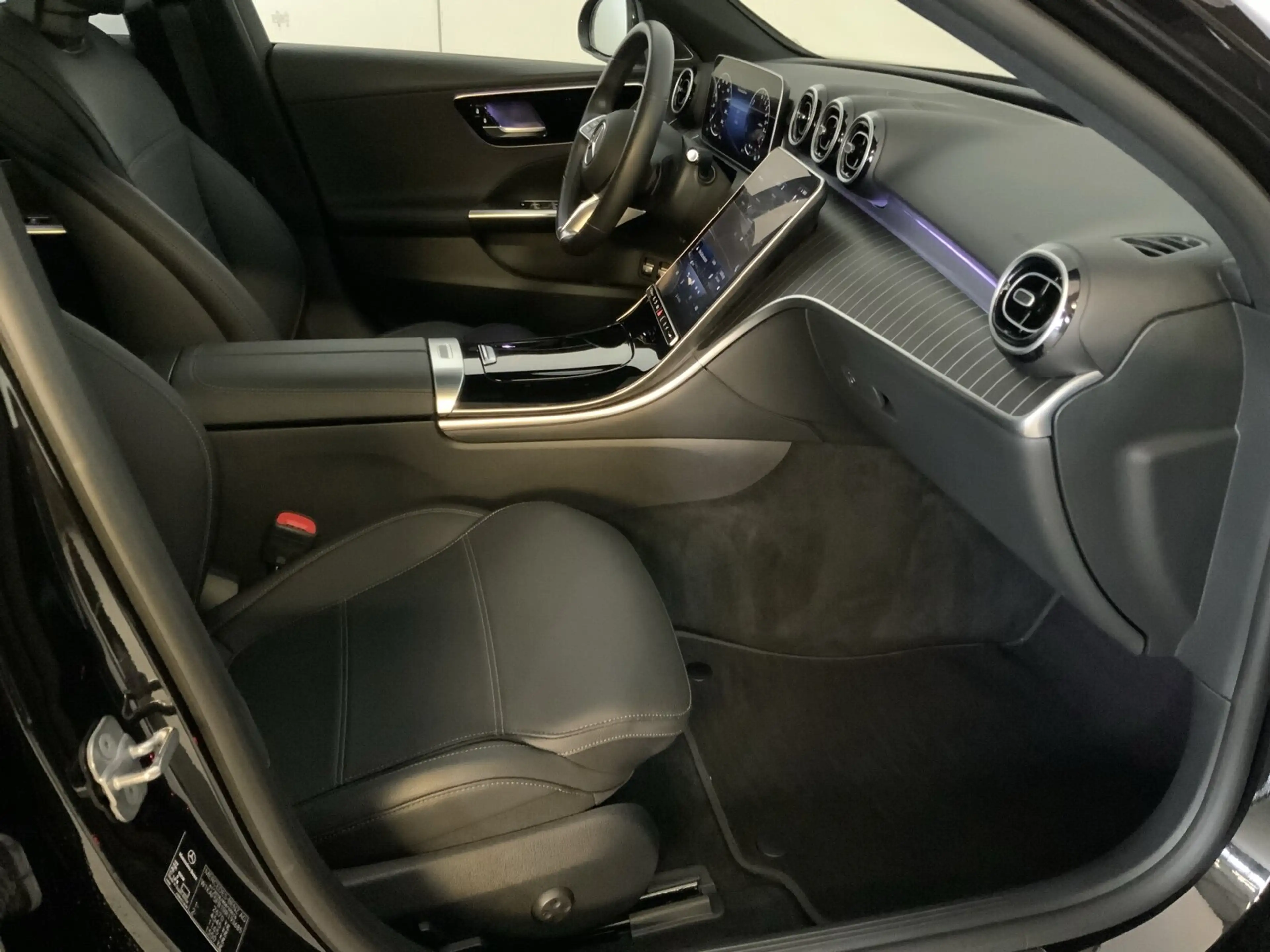 Mercedes-Benz C 400 C 400 e 4M AVANTGARDE Pano LED DISTRO 360° Burm — photo 14