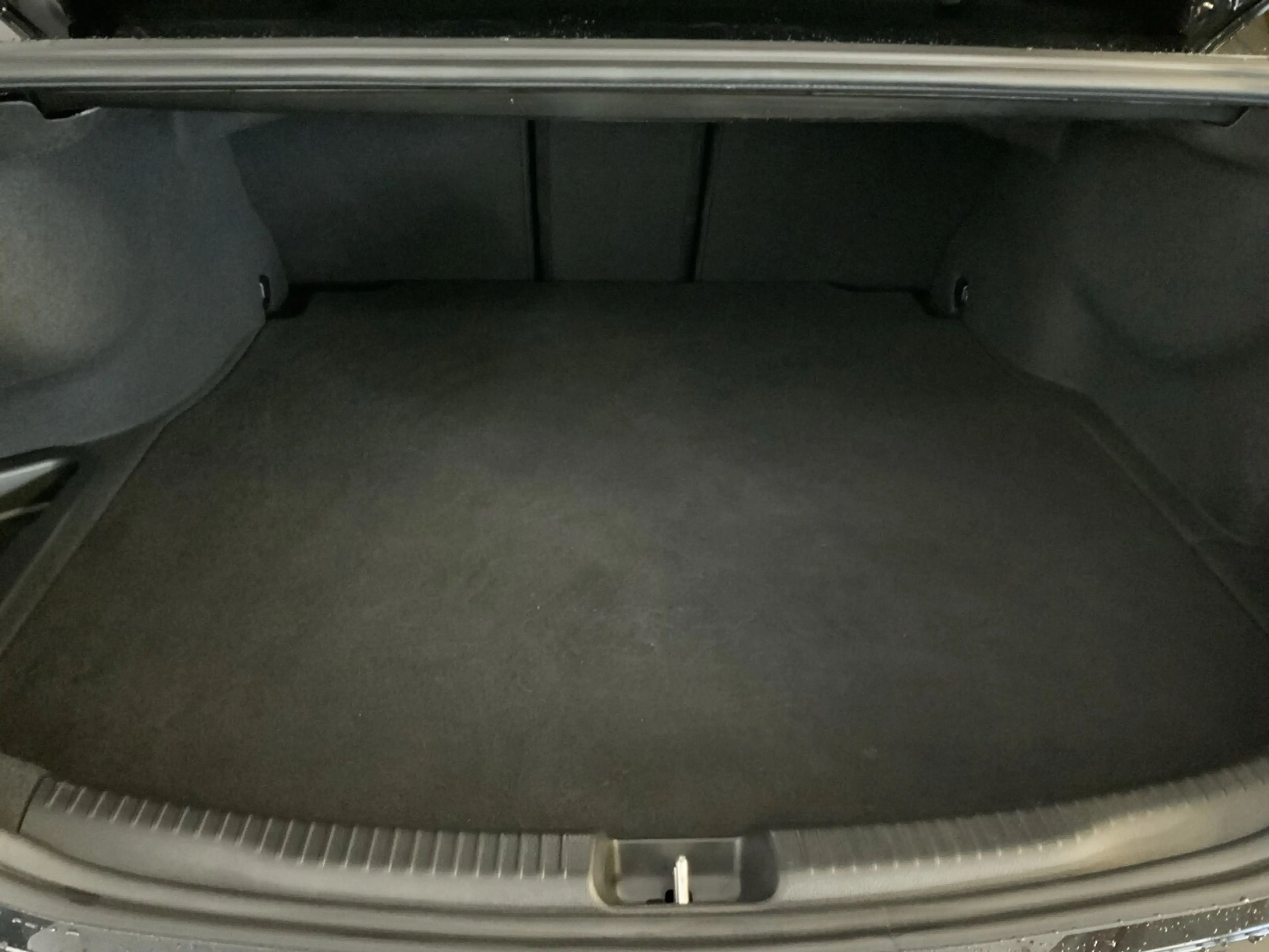 Mercedes-Benz C 400 C 400 e 4M AVANTGARDE Pano LED DISTRO 360° Burm — photo 7