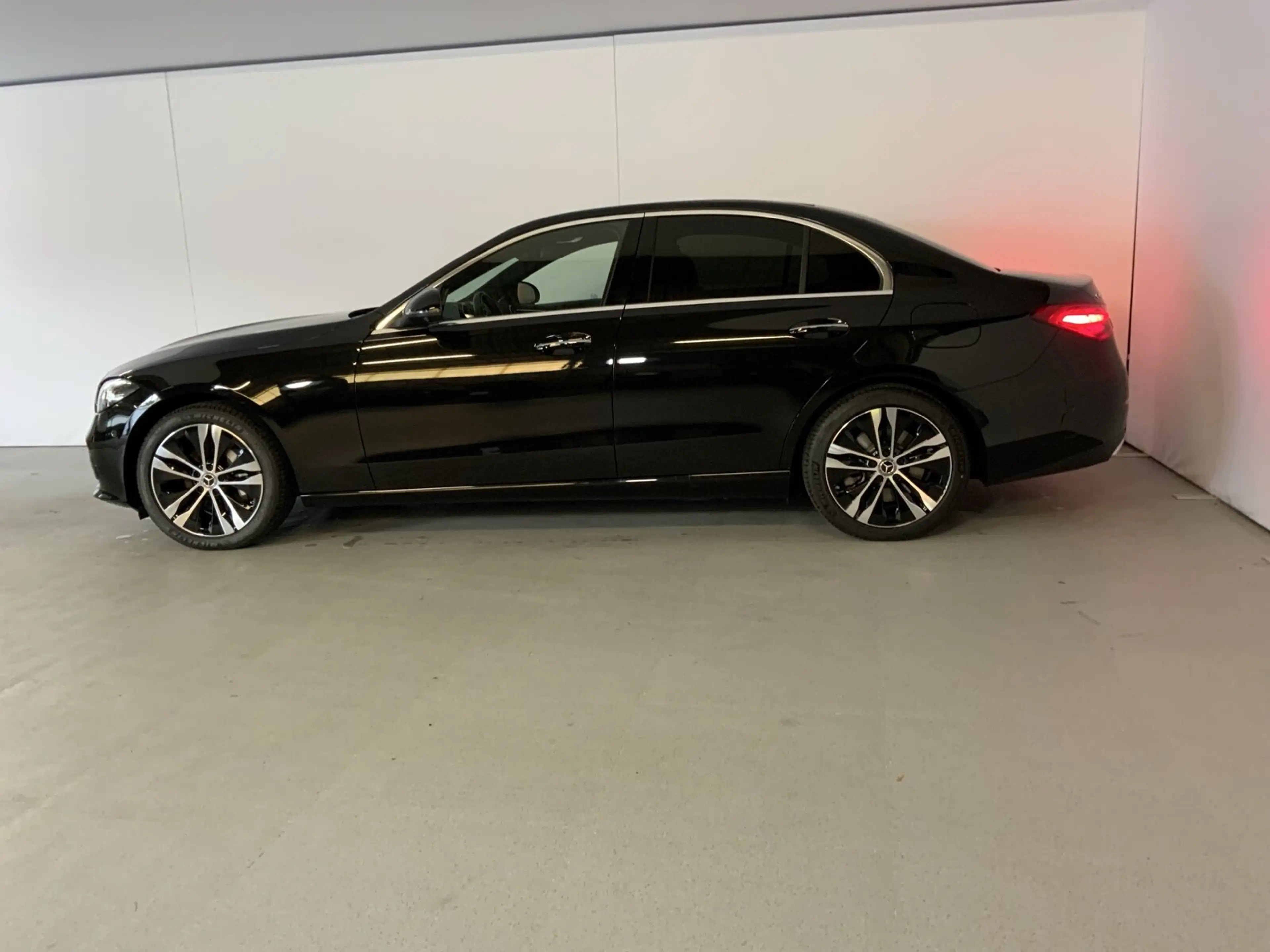 Mercedes-Benz C 400 C 400 e 4M AVANTGARDE Pano LED DISTRO 360° Burm — photo 3