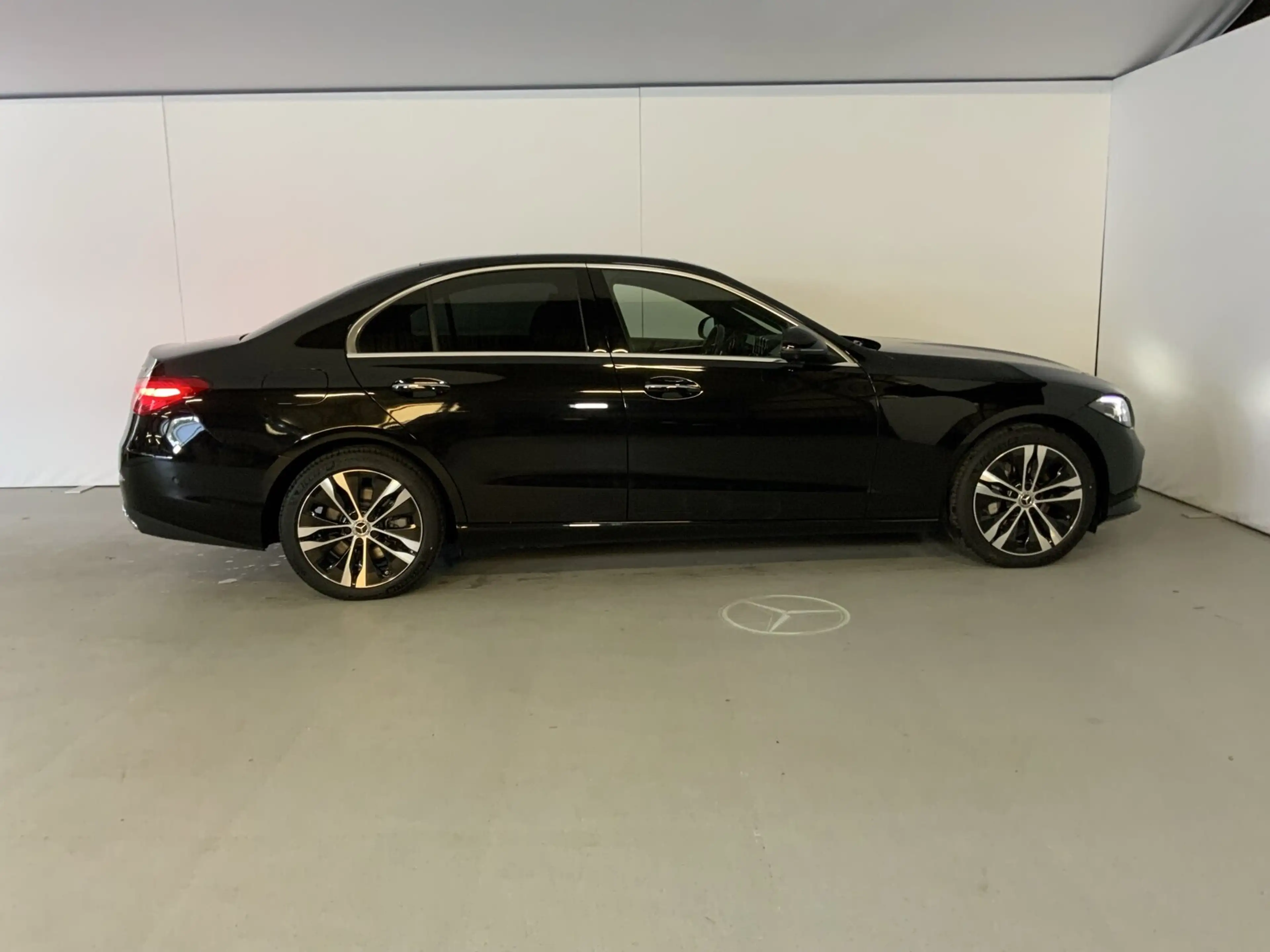 Mercedes-Benz C 400 C 400 e 4M AVANTGARDE Pano LED DISTRO 360° Burm — photo 4