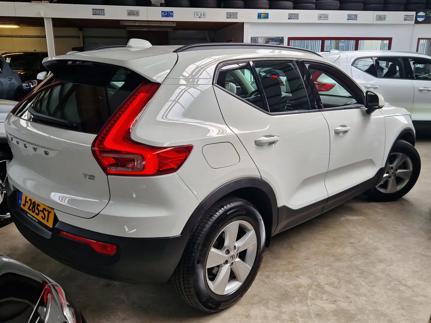 Volvo XC40 1.5 T2 Momentum Core Automaat NL auto! Wit - 2
