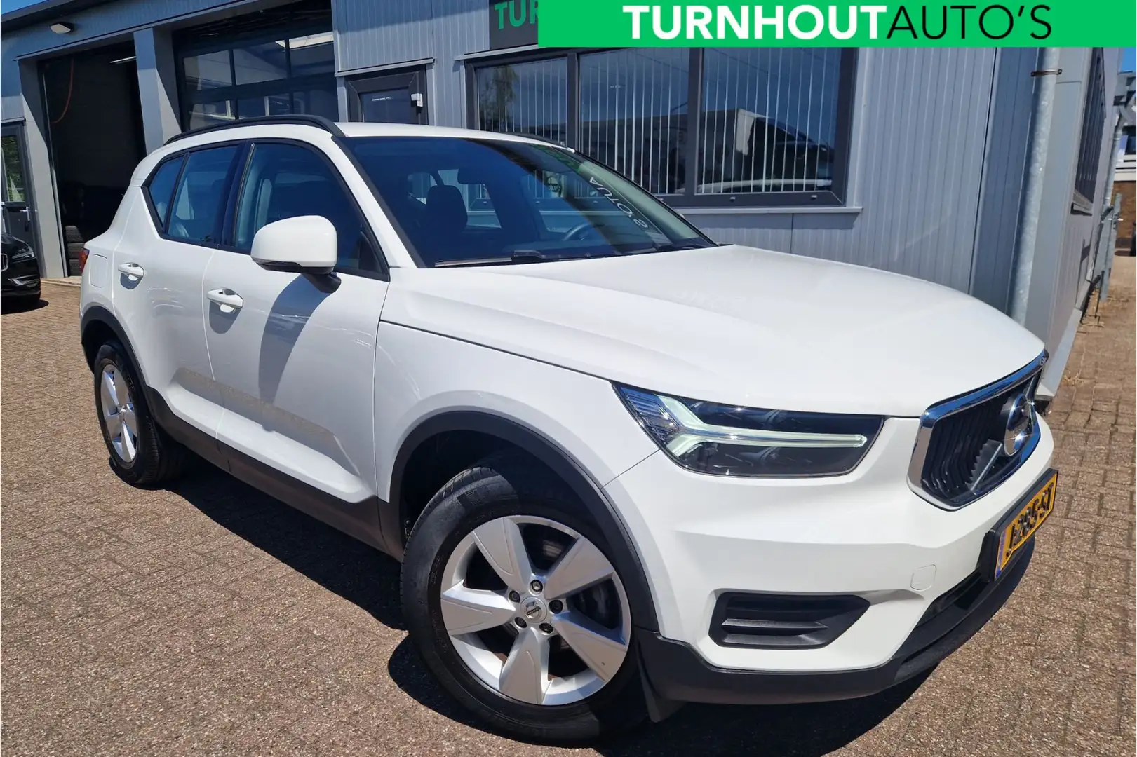 Volvo XC40 1.5 T2 Momentum Automaat NL auto! Wit - 1