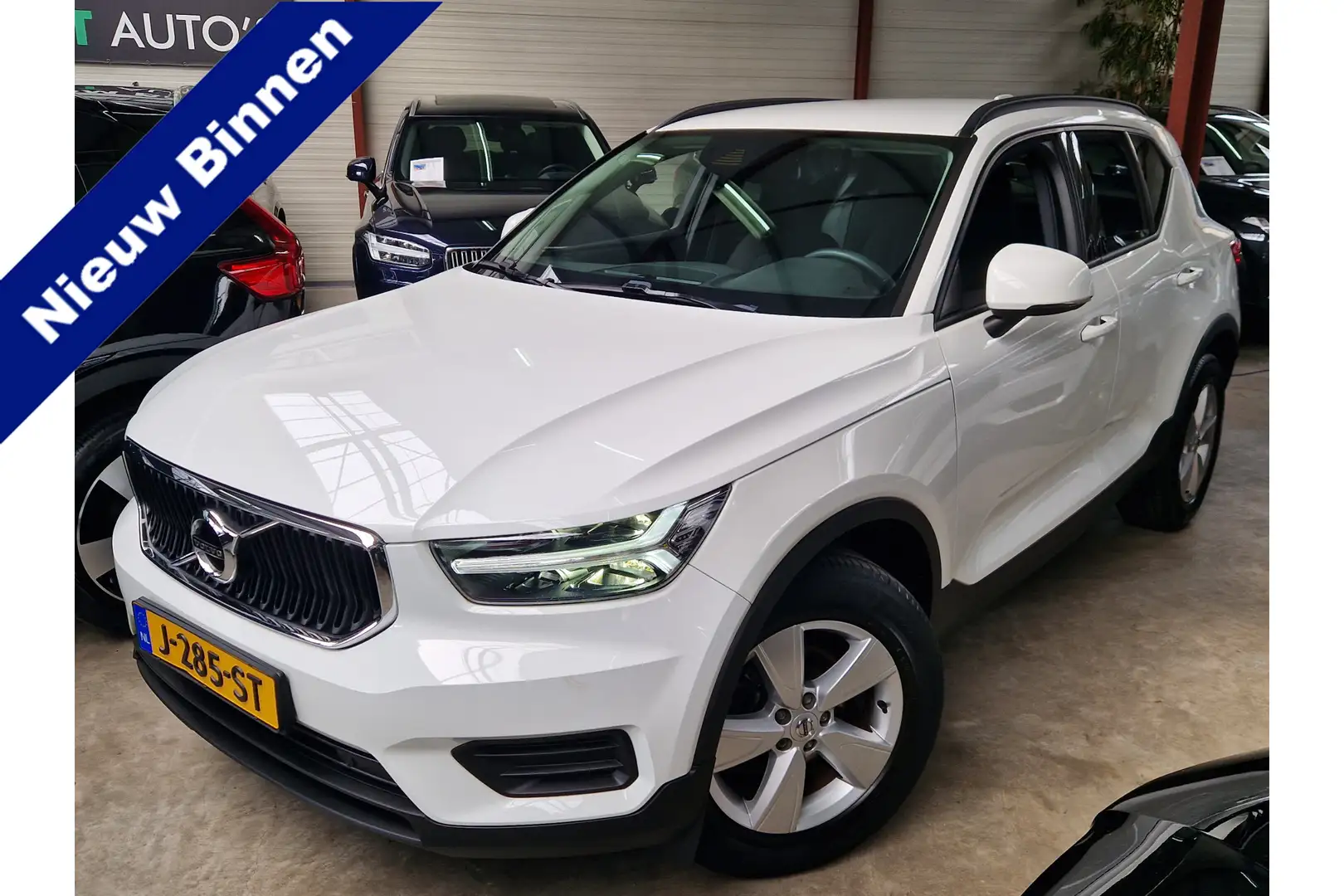 Volvo XC40 1.5 T2 Momentum Core Automaat NL auto! Wit - 1