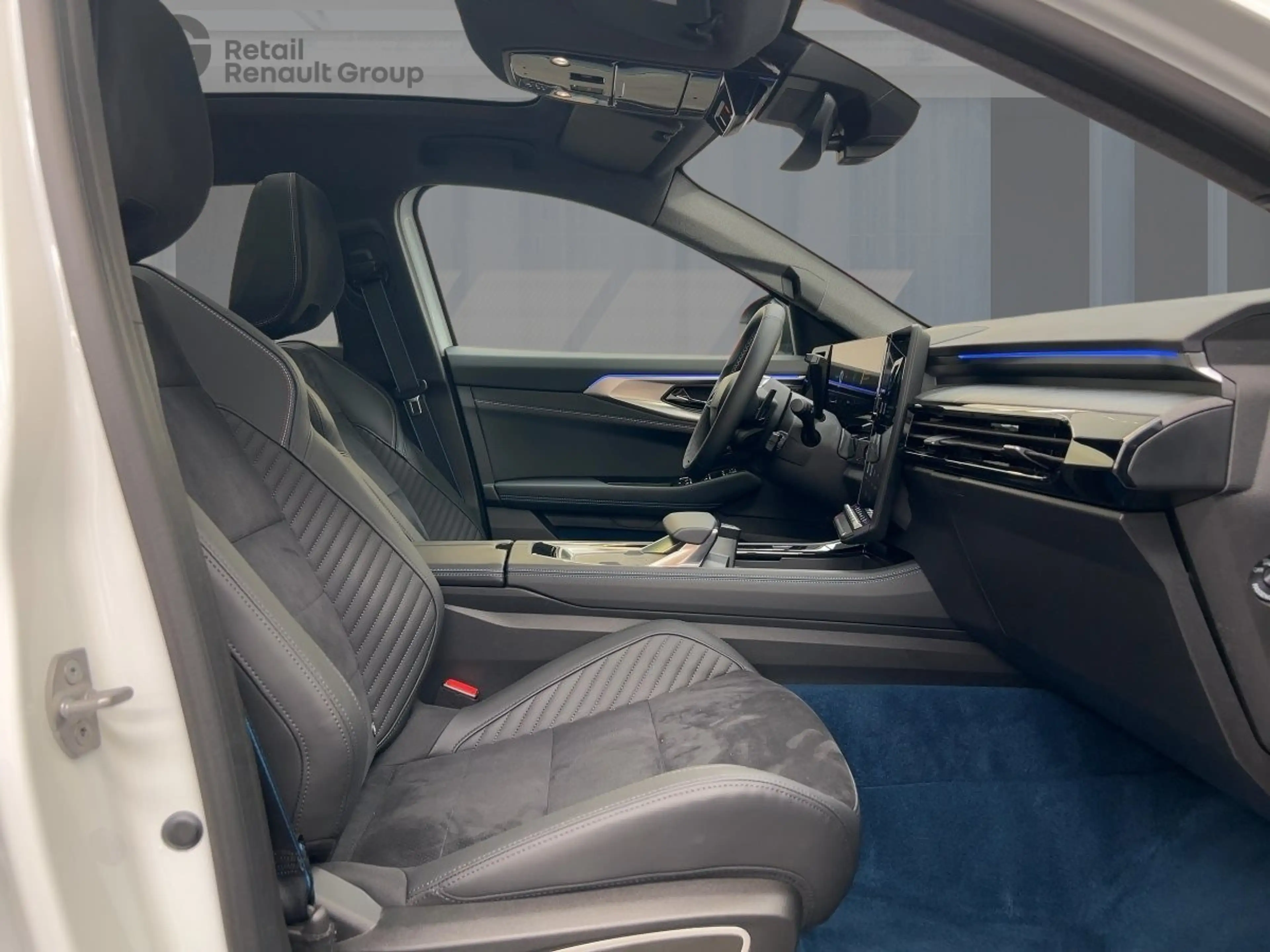 Renault Rafale Esprit Alpine Plug-in Hybrid 300 4x4 Panorama — photo 8