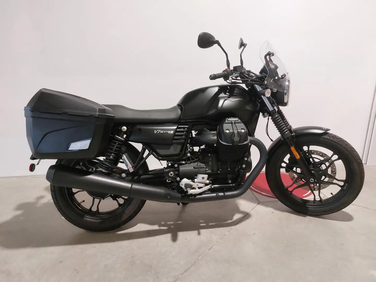 Moto Guzzi V 7 STONE III Noir - 1