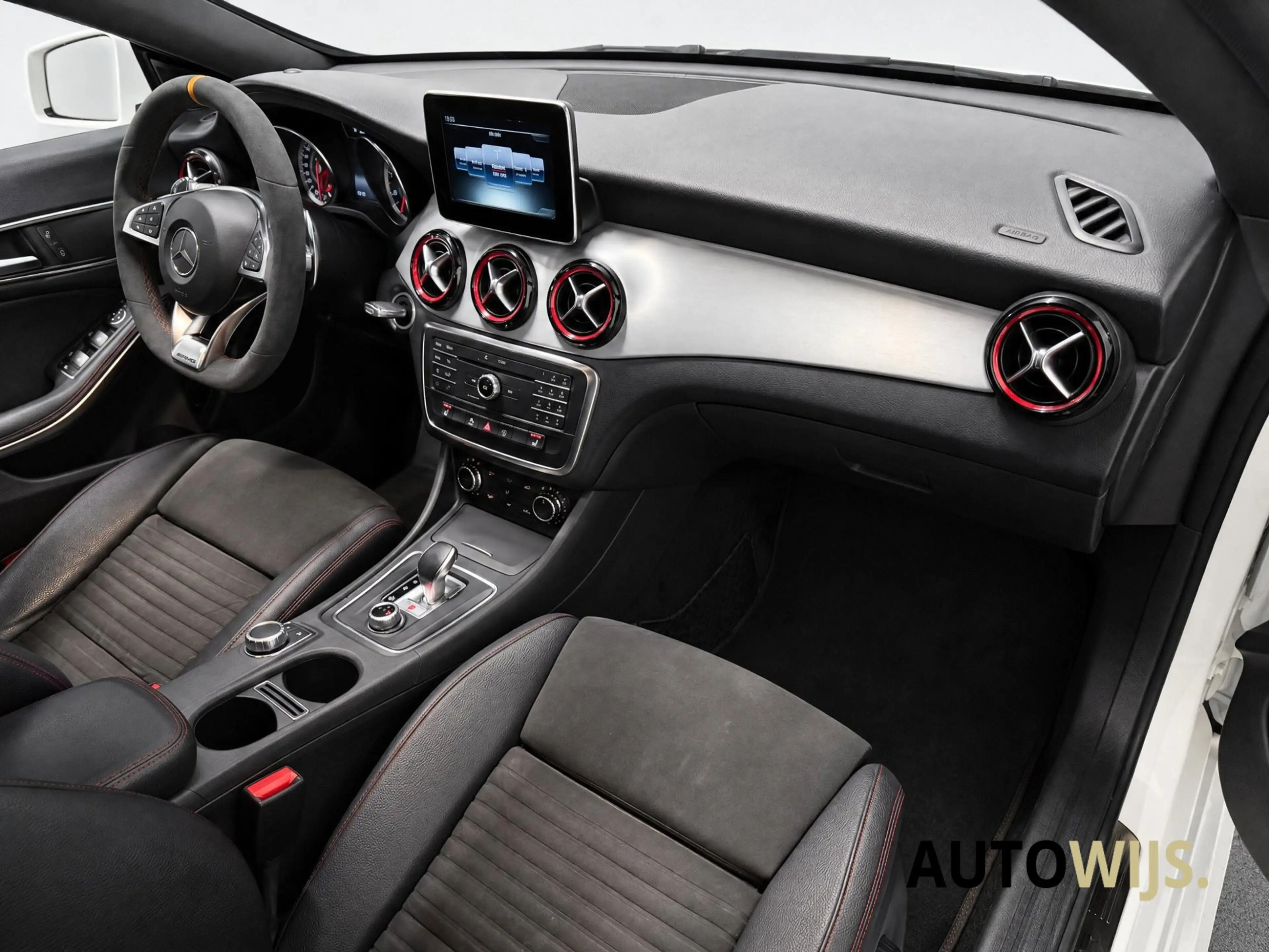 Mercedes-Benz CLA 45 AMG 4MATIC|381PK|ALCANTARA|CAMERA|STOELVERW|NETJES! — photo 15