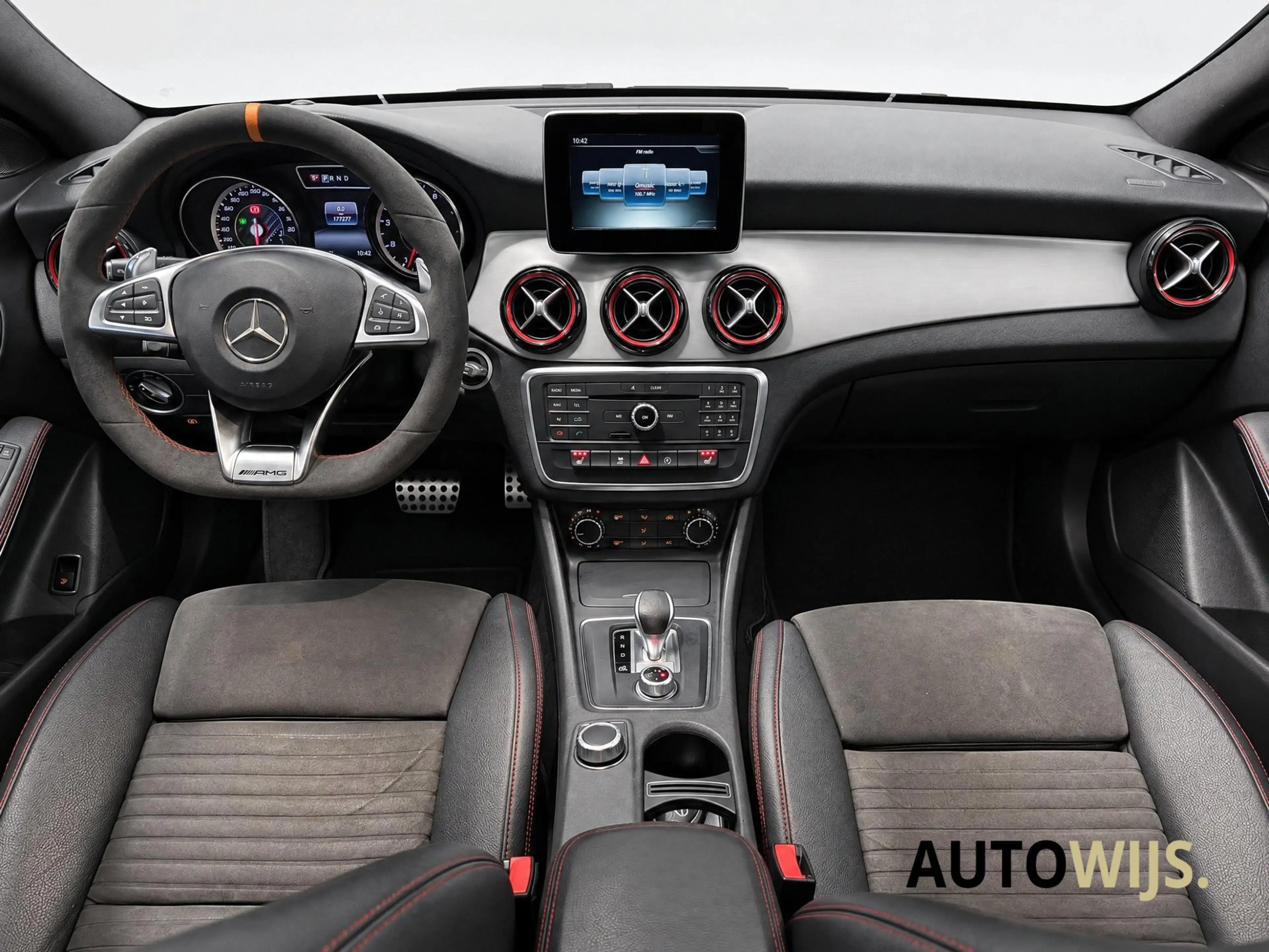 Mercedes-Benz CLA 45 AMG 4MATIC|381PK|ALCANTARA|CAMERA|STOELVERW|NETJES! — photo 3