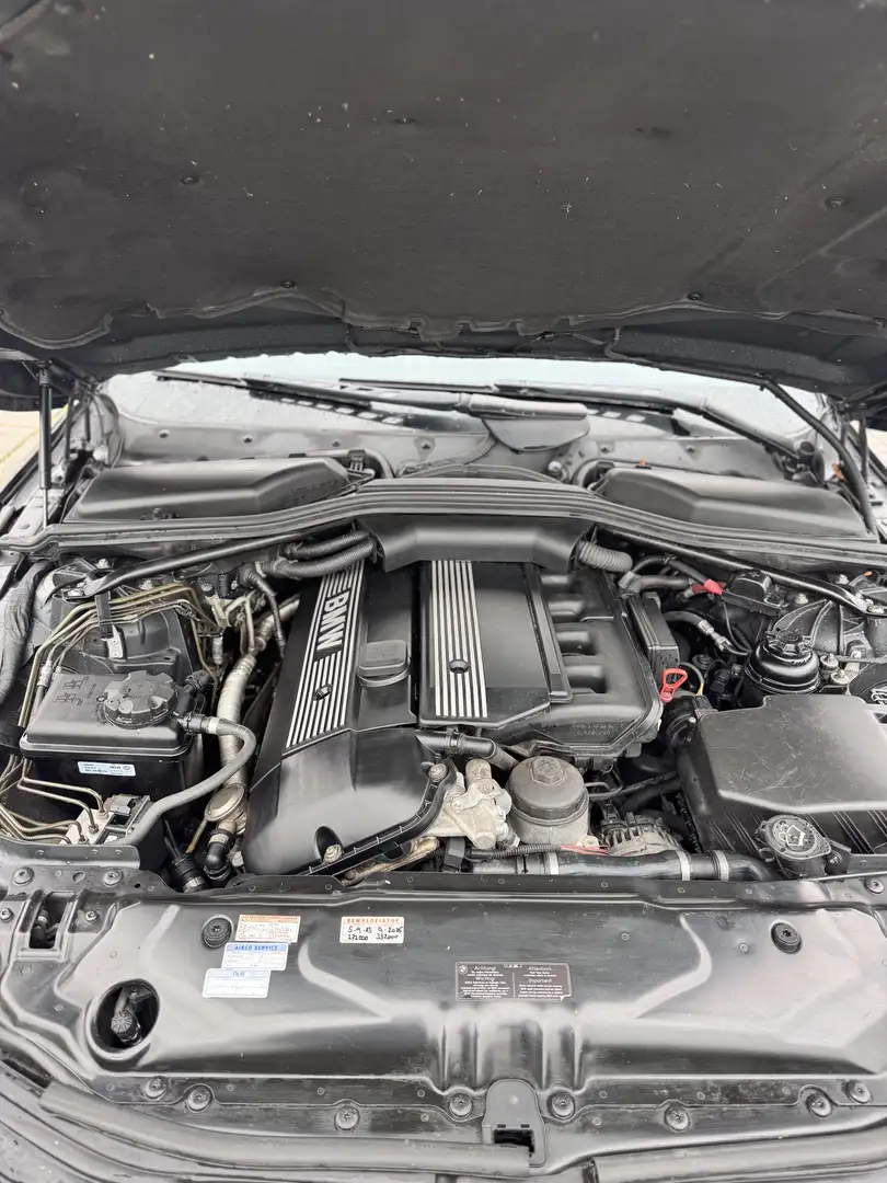 BMW 525 525i Executive Zwart - 2