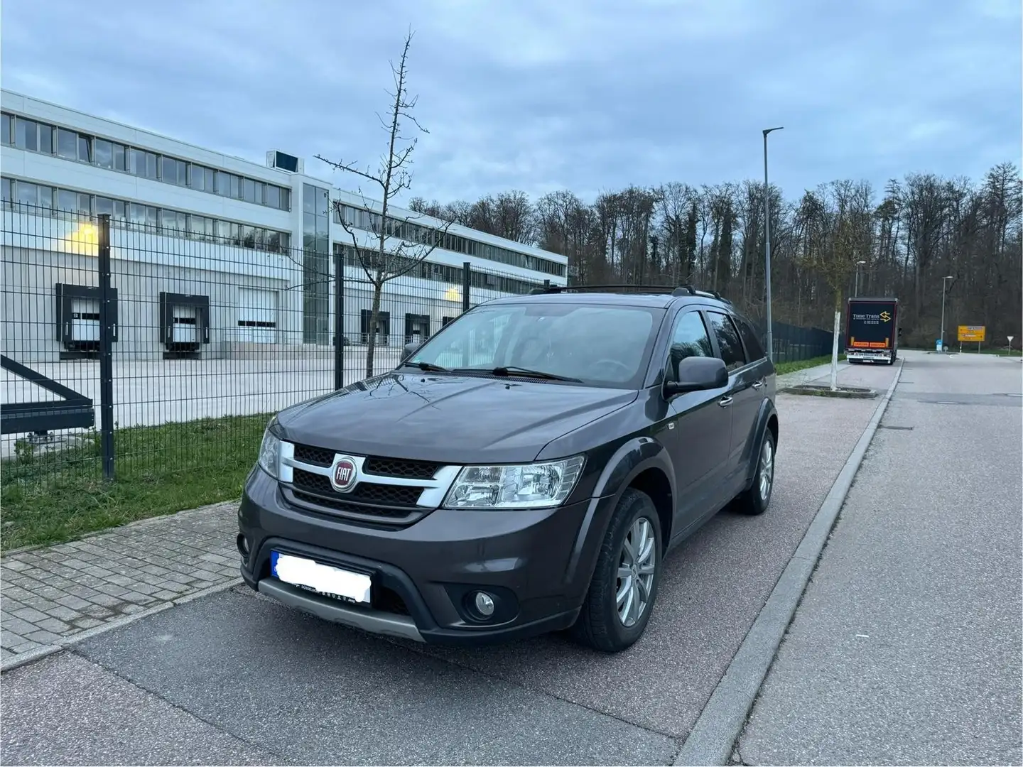 Fiat Freemont 2.0 Multijet Diesel 7 Sitzer Automatik Allrad SHZ Grau - 1