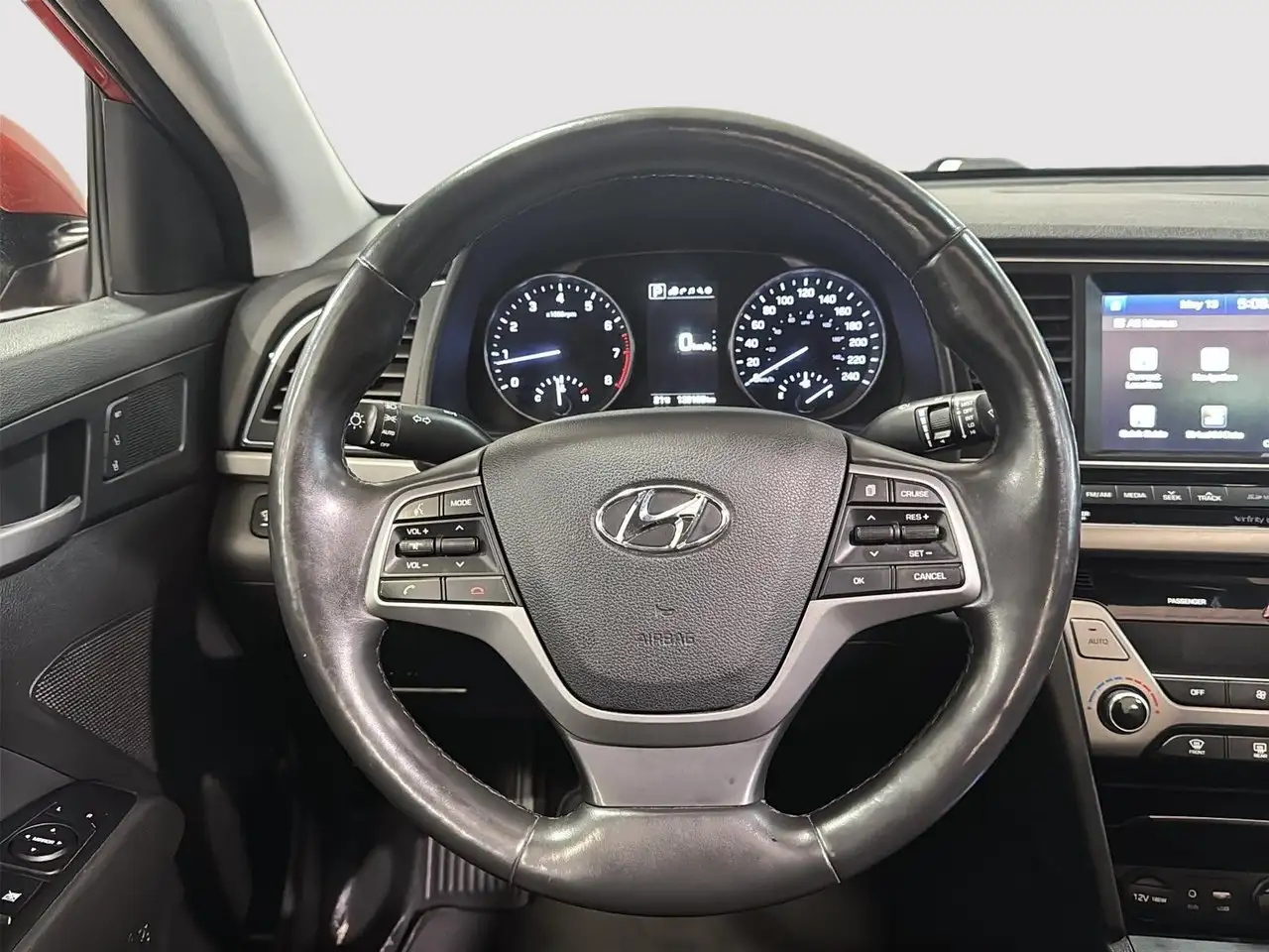 Hyundai ELANTRA снимка Hyundai ELANTRA