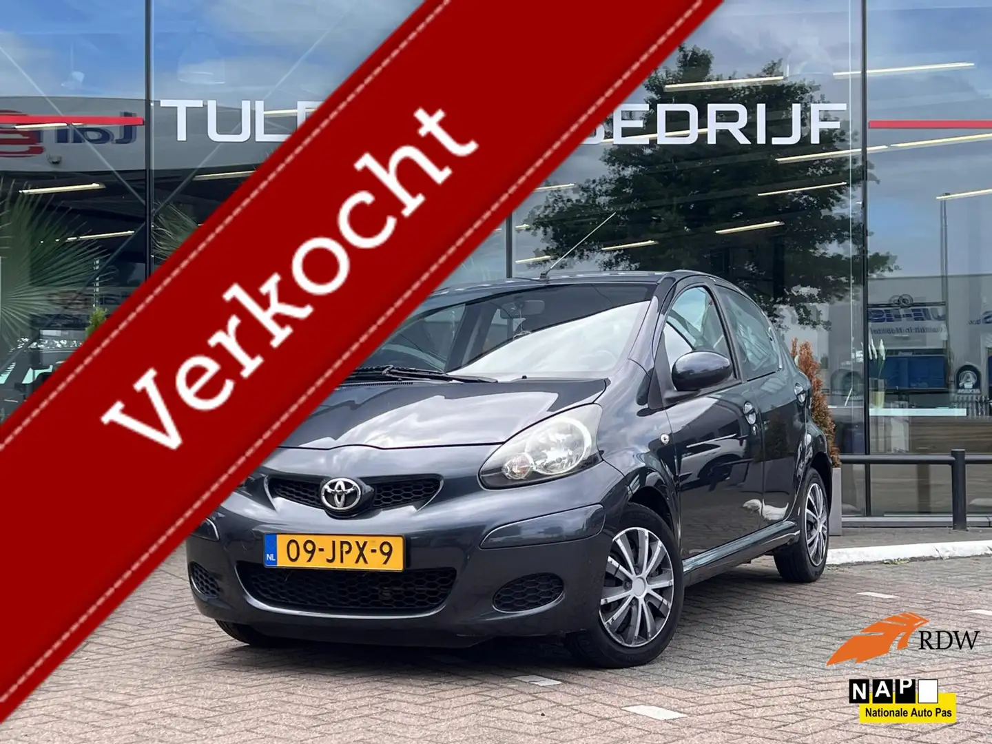 Toyota Aygo 1.0-12V Comfort 5 Deurs Airco Mooie staat NAP Grijs - 1