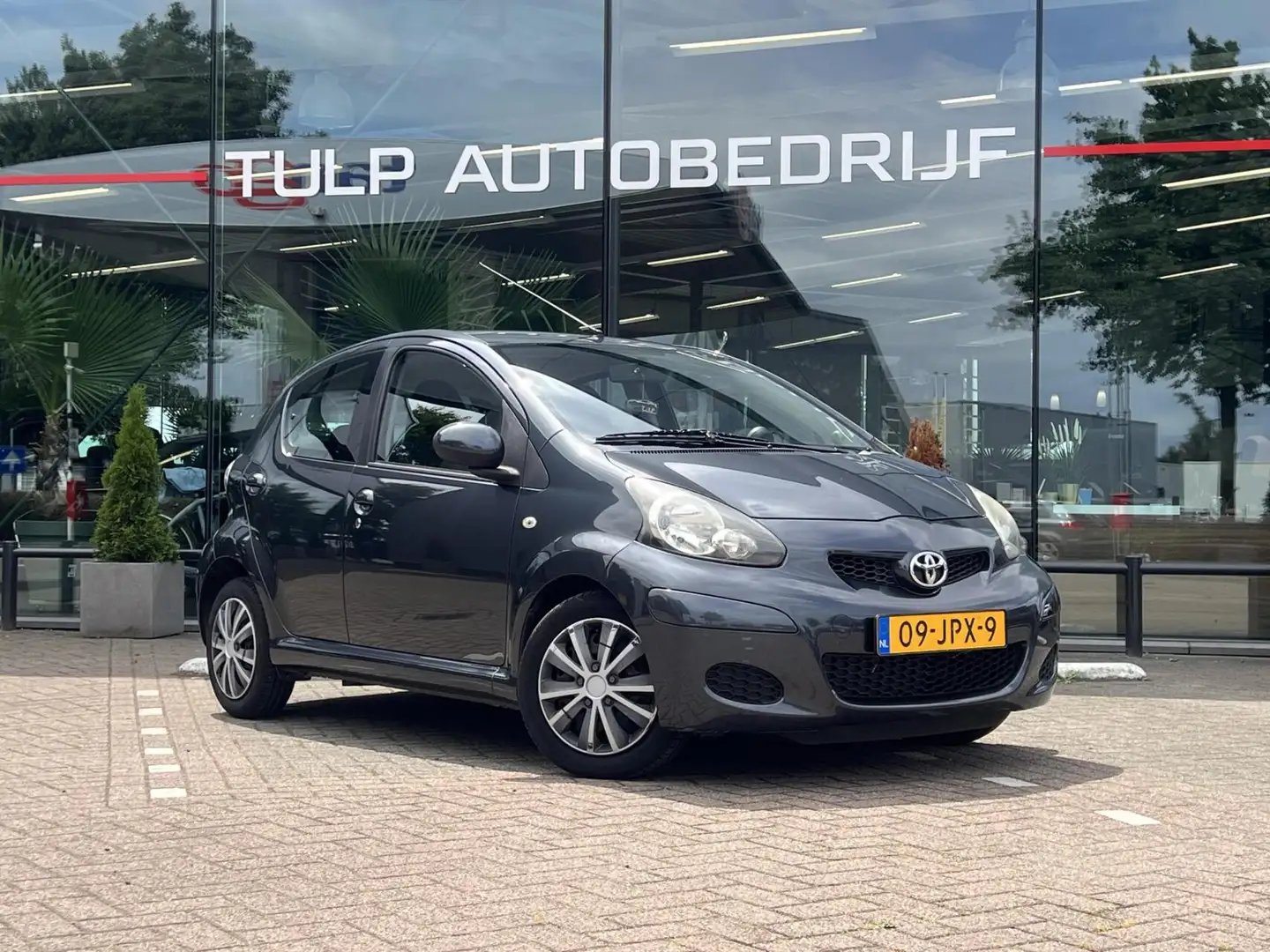 Toyota Aygo 1.0-12V Comfort 5 Deurs Airco Mooie staat NAP Grijs - 2