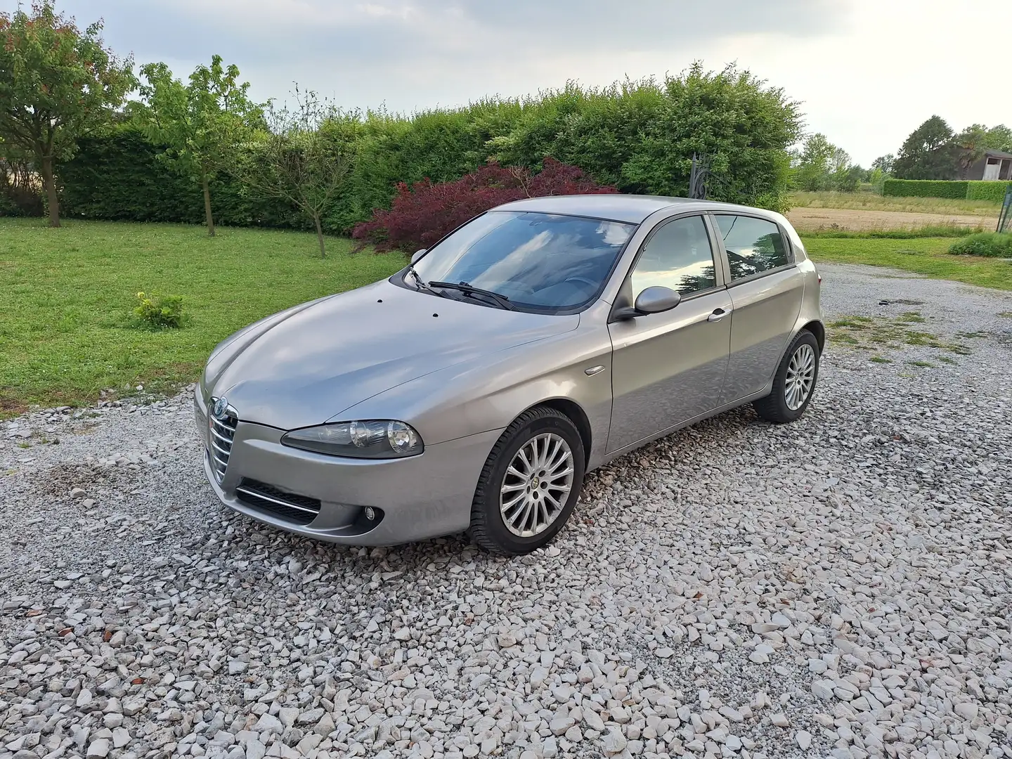 Alfa Romeo 147 147 II 2004 5p 1.9 jtd Distinctive 120cv Grigio - 1