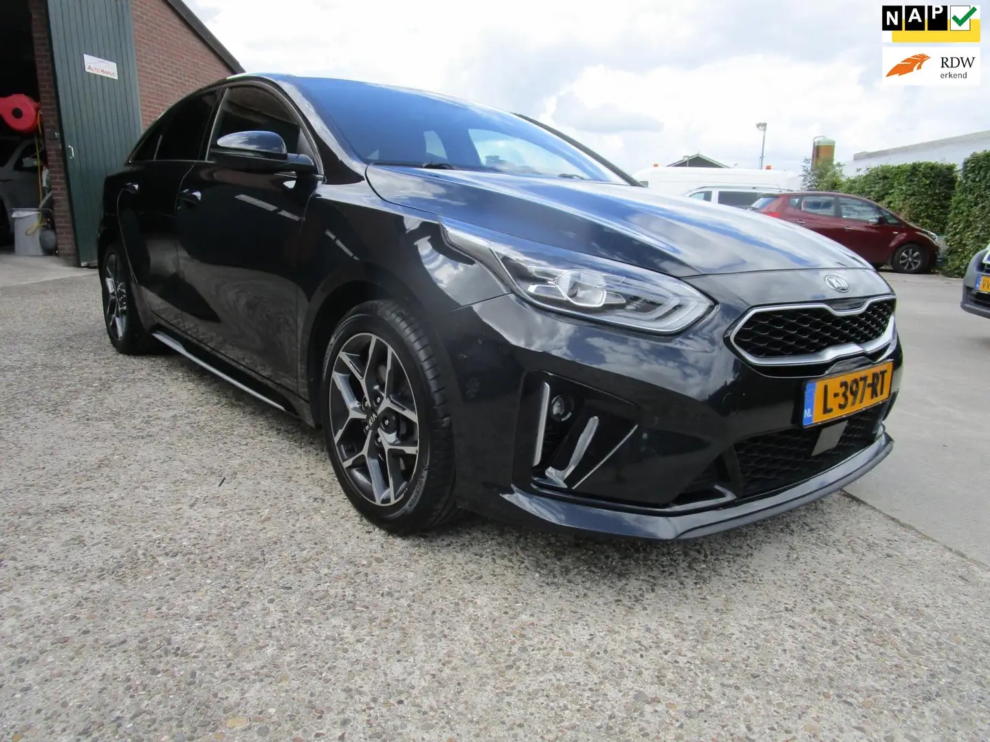 Kia ProCeed / pro_cee'd 1.0 T-GDI GT-Line navi leer trekhaak clima mooi Zwart - 1
