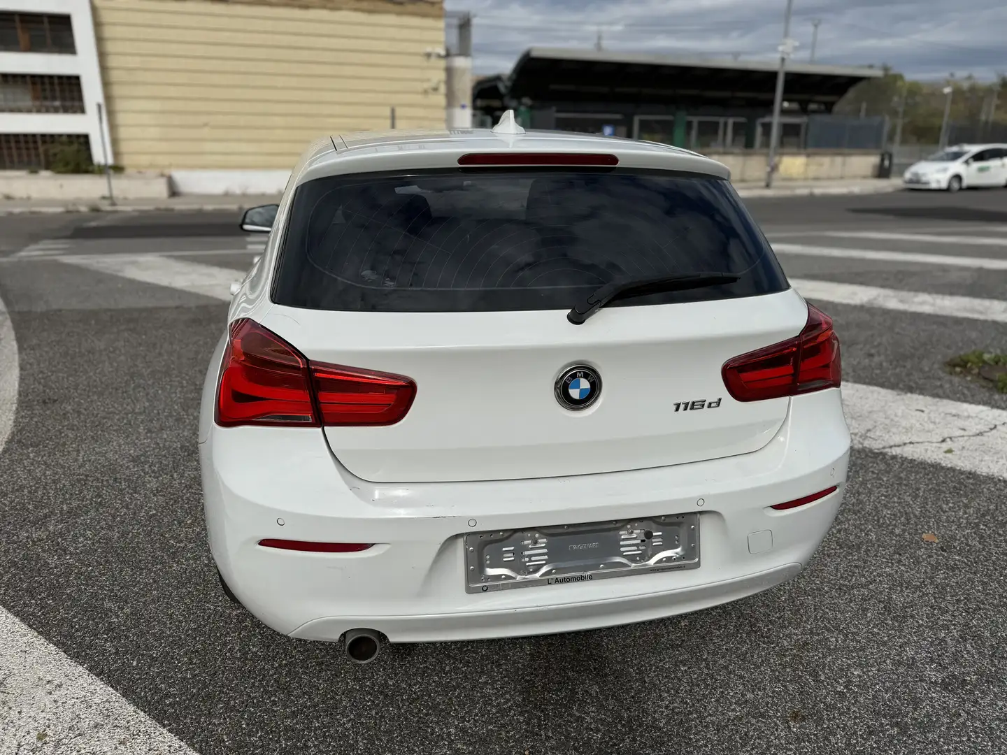 BMW 116 116d 5p Attiva 116cv  dpf euro 6B garanzia 12 Wit - 2