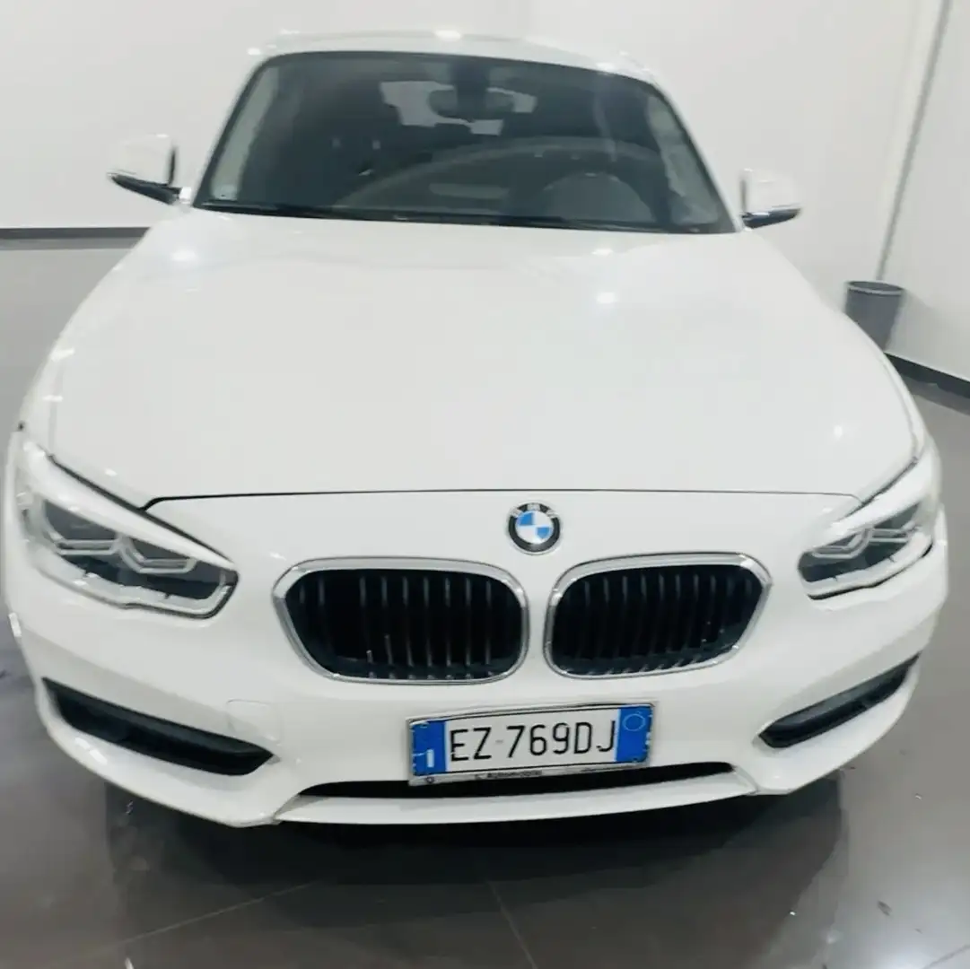 BMW 116 116d 5p Attiva 116cv dpf euro 6B garanzia 12 Bianco - 1