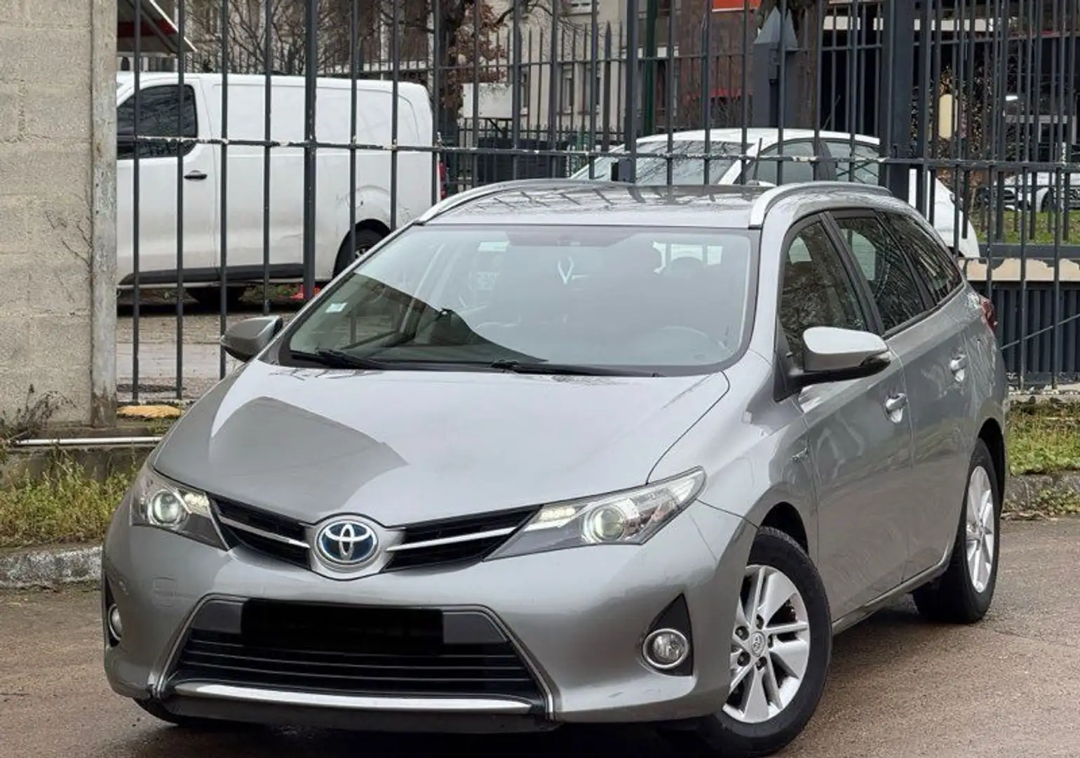 Toyota Auris Sport Hybride GAGE Gris - 1