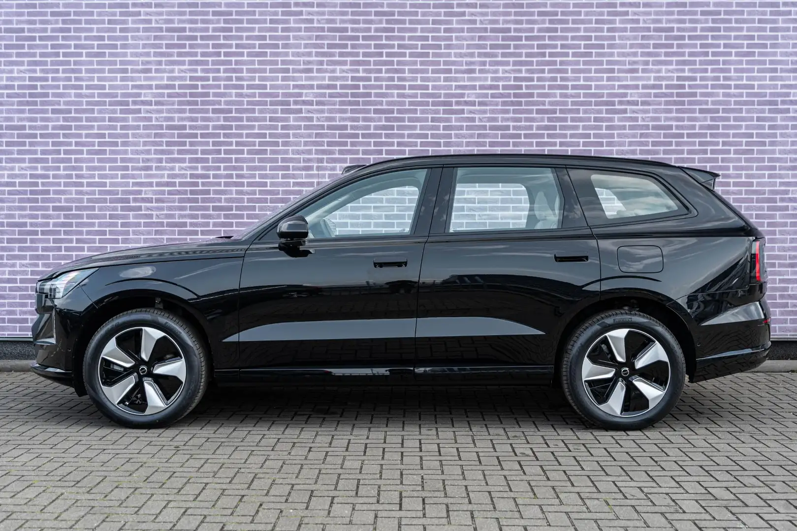 Volvo EX90 Single Motor Plus 7p. 104 kWh | Trekhaak | Panoram Zwart - 2