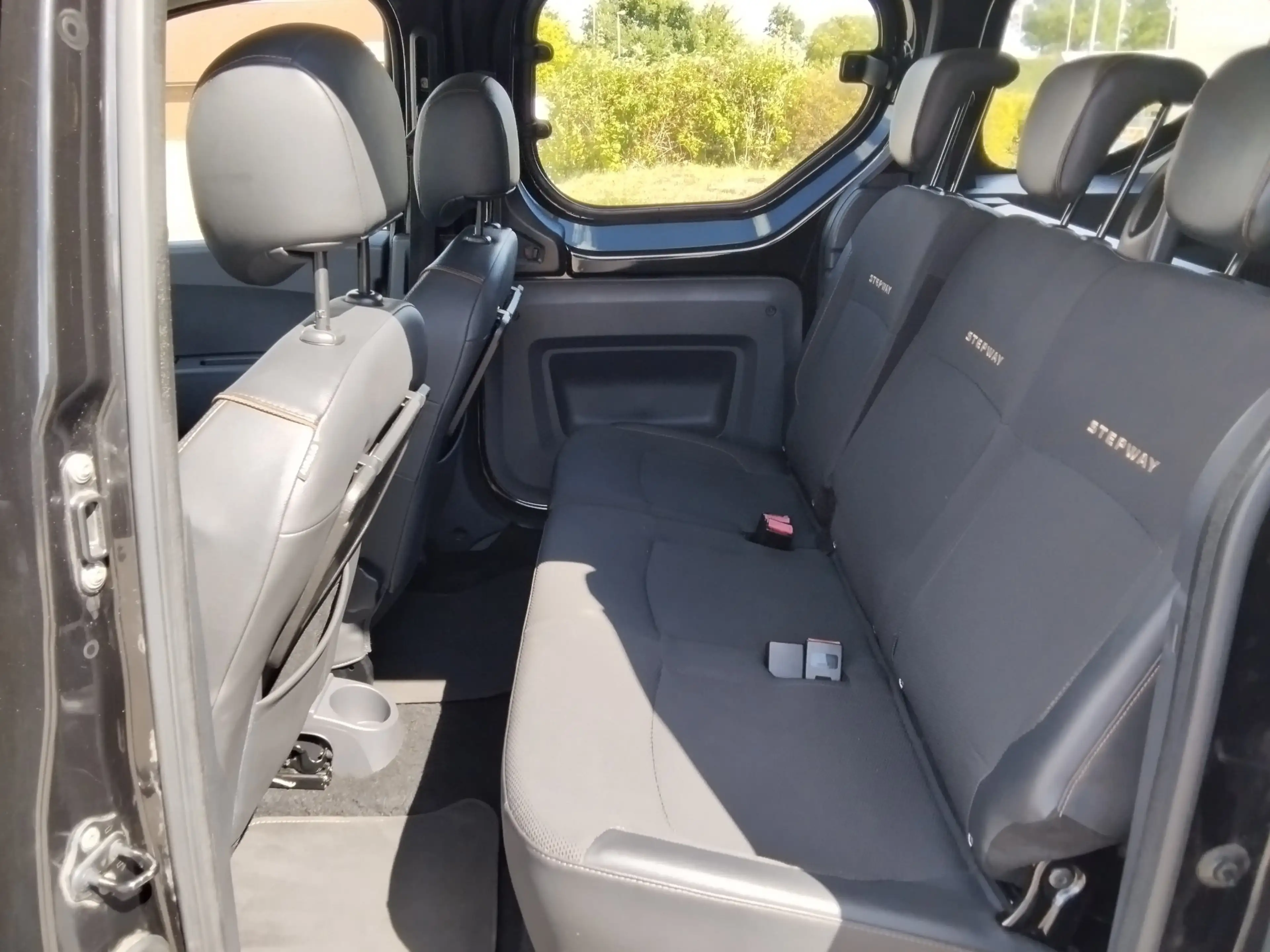 Dacia Dokker 1.2 115 Stepway Celebration/SHZG/AHK/NAVI/Tempom./RFK — photo 11