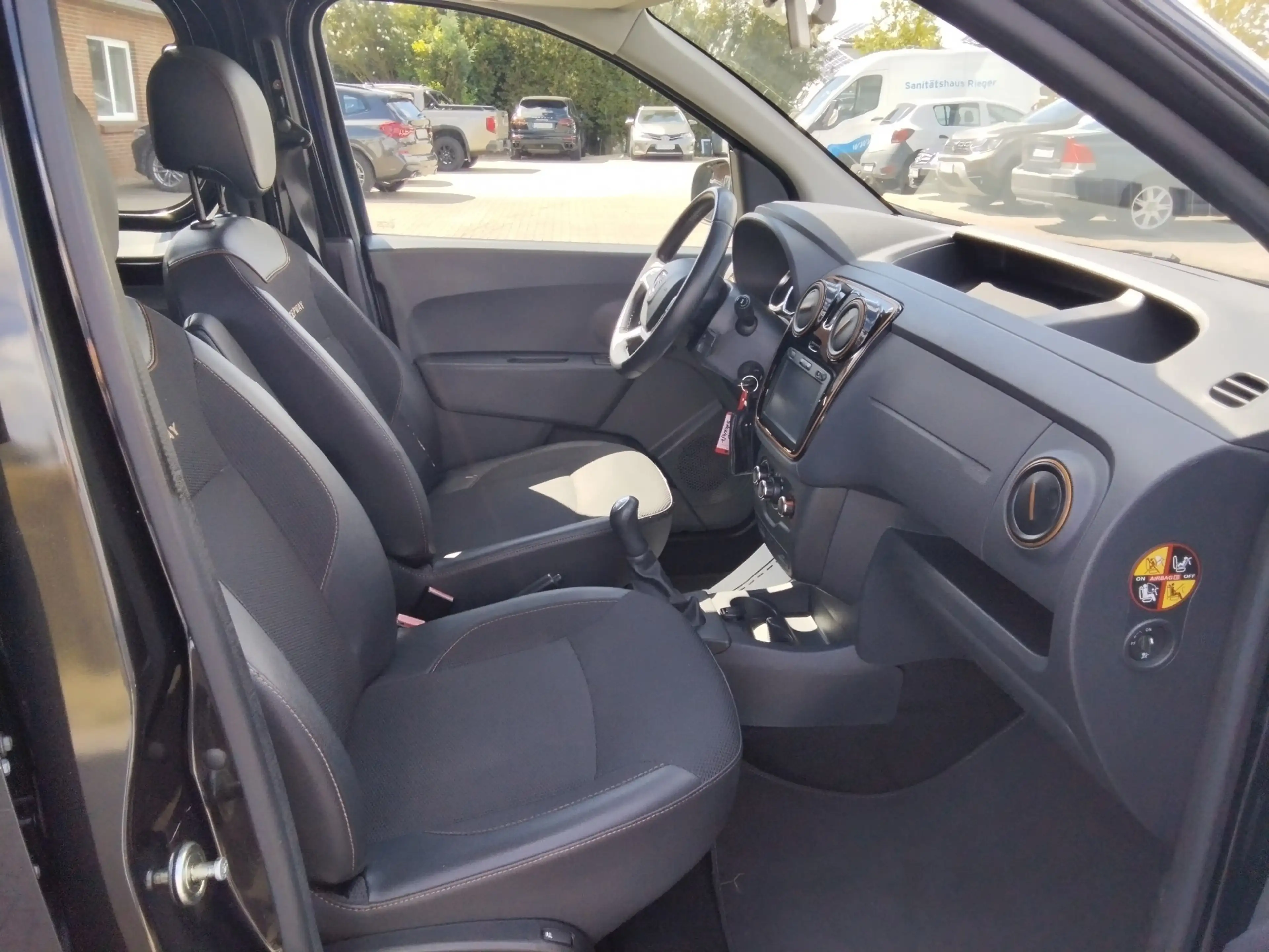 Dacia Dokker 1.2 115 Stepway Celebration/SHZG/AHK/NAVI/Tempom./RFK — photo 12