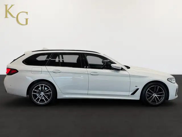 BMW 5 Series view 8