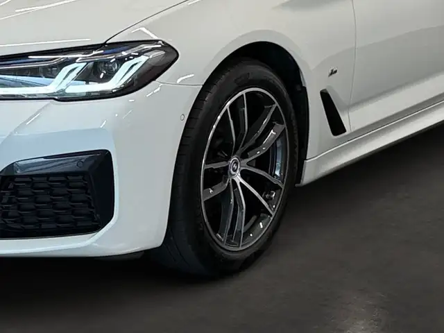 BMW 5 Series view 13