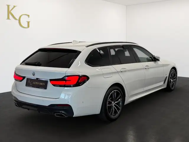 BMW 5 Series view 7