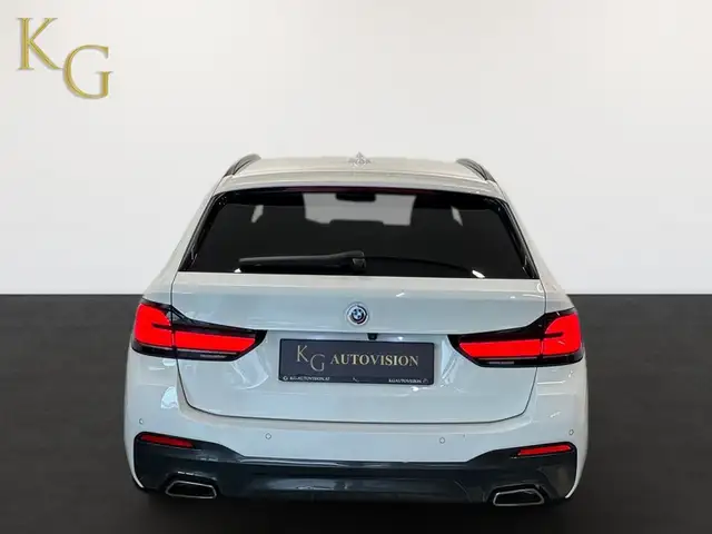 BMW 5 Series view 6