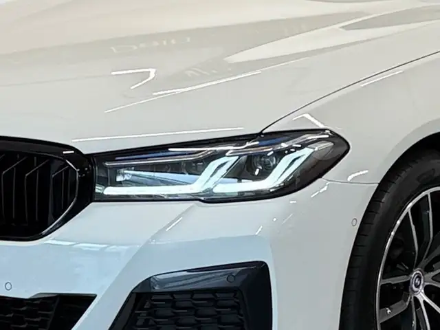 BMW 5 Series view 12
