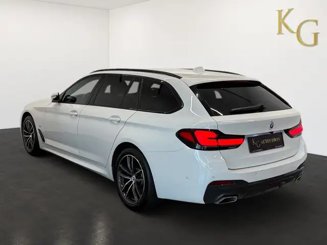 BMW 5 Series view 5
