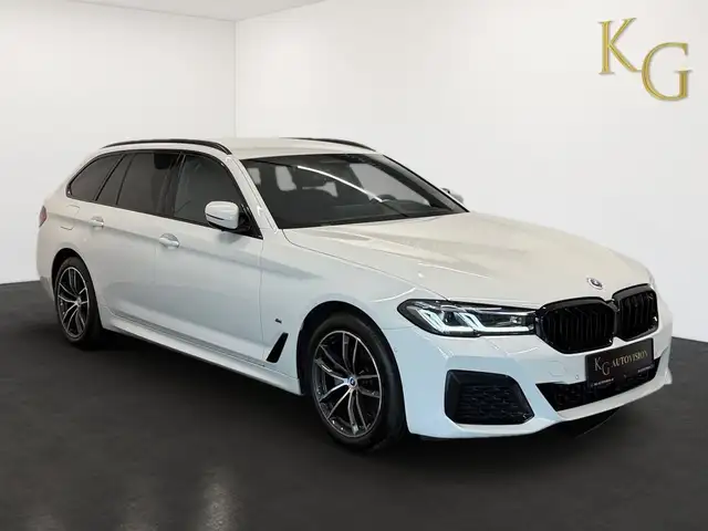 BMW 5 Series view 10