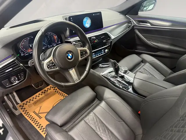 BMW 5 Series view 15