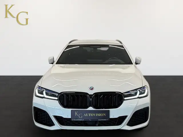BMW 5 Series view 11