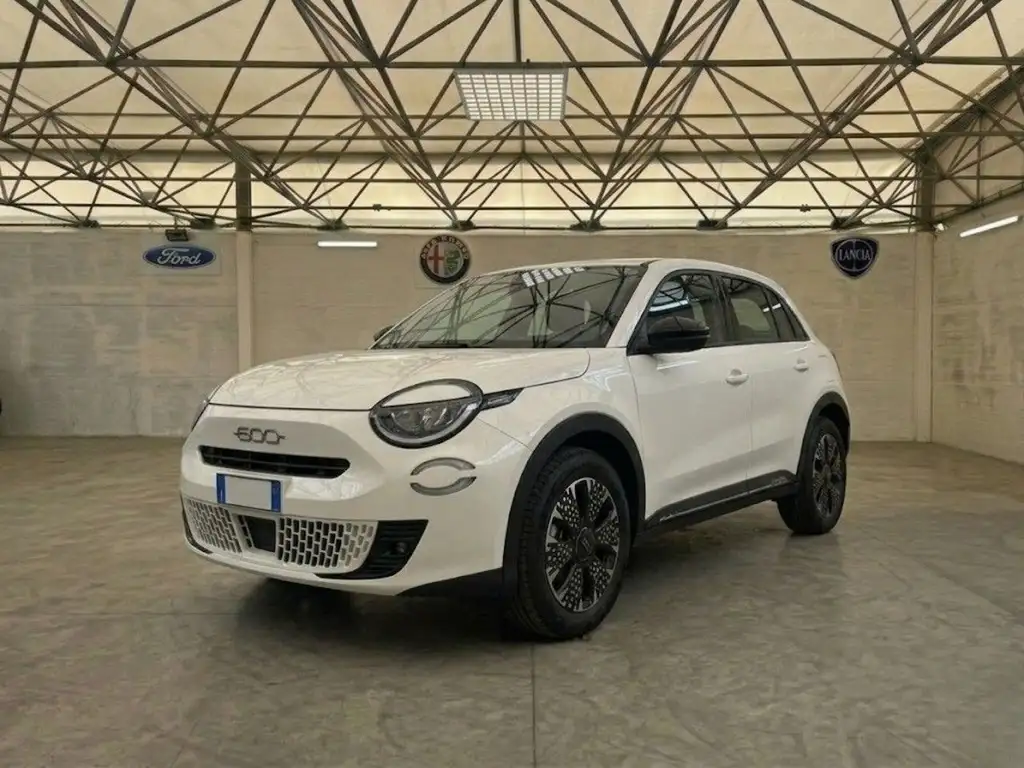 Fiat 600 2026 из Европы — купить под ключ