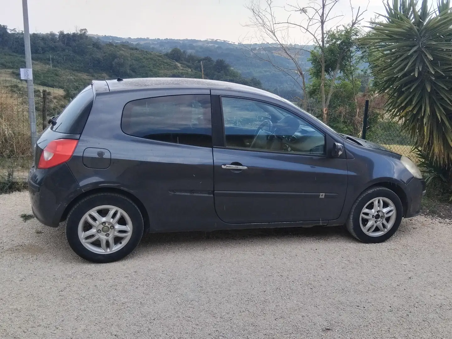Renault Clio Clio III 2005 3p 1.2 16v Le Iene Nero - 2